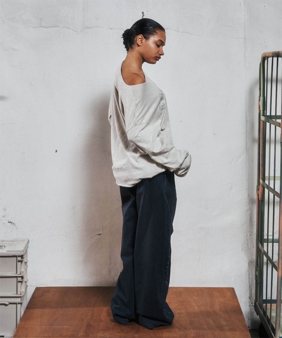 더바이닐하우스(THEVINYLHOUSE) SAG WIDE BELTED PANTS NAVY