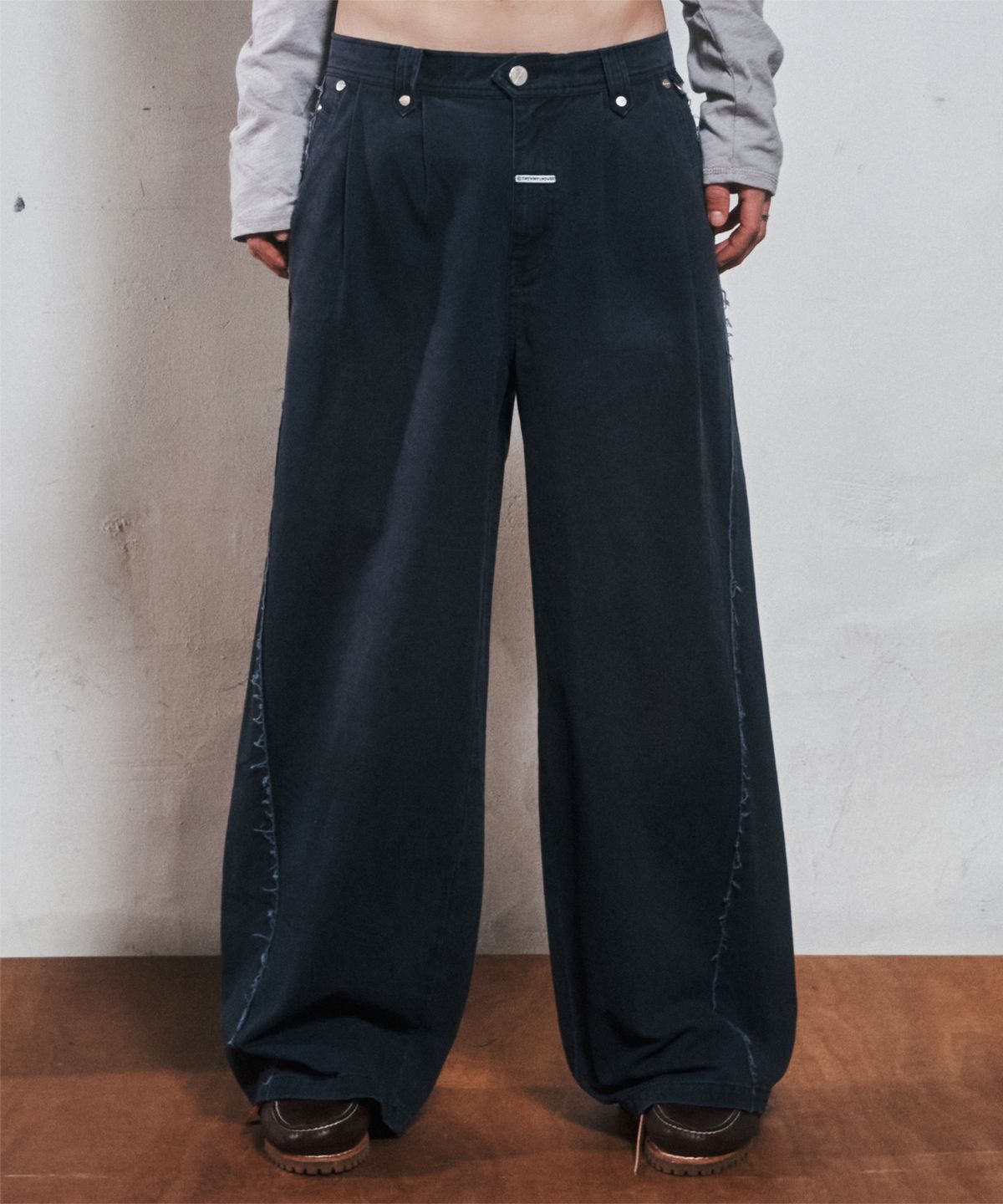 더바이닐하우스(THEVINYLHOUSE) SAG WIDE BELTED PANTS NAVY