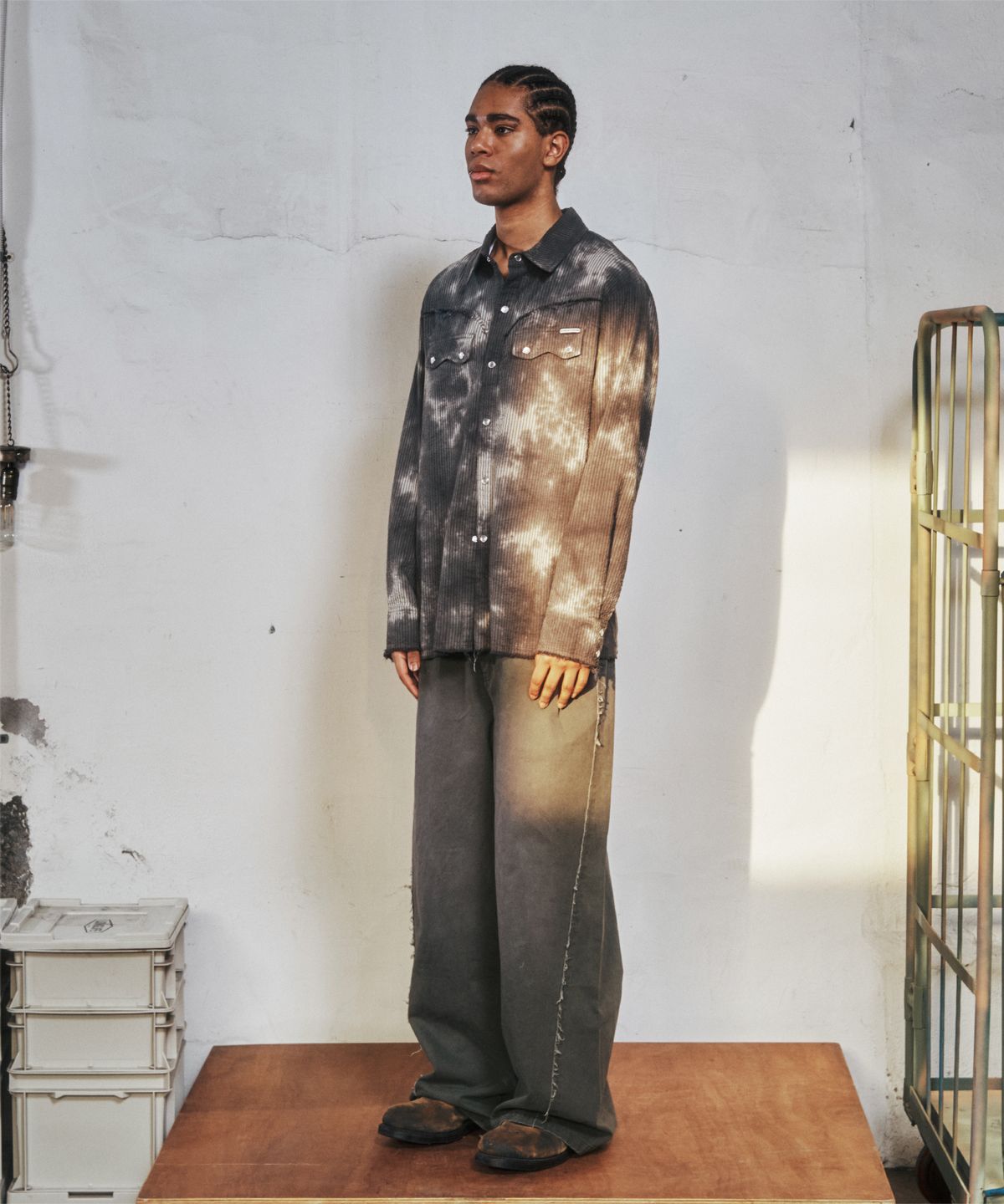 더바이닐하우스(THEVINYLHOUSE) SAG WIDE BELTED PANTS KHAKI