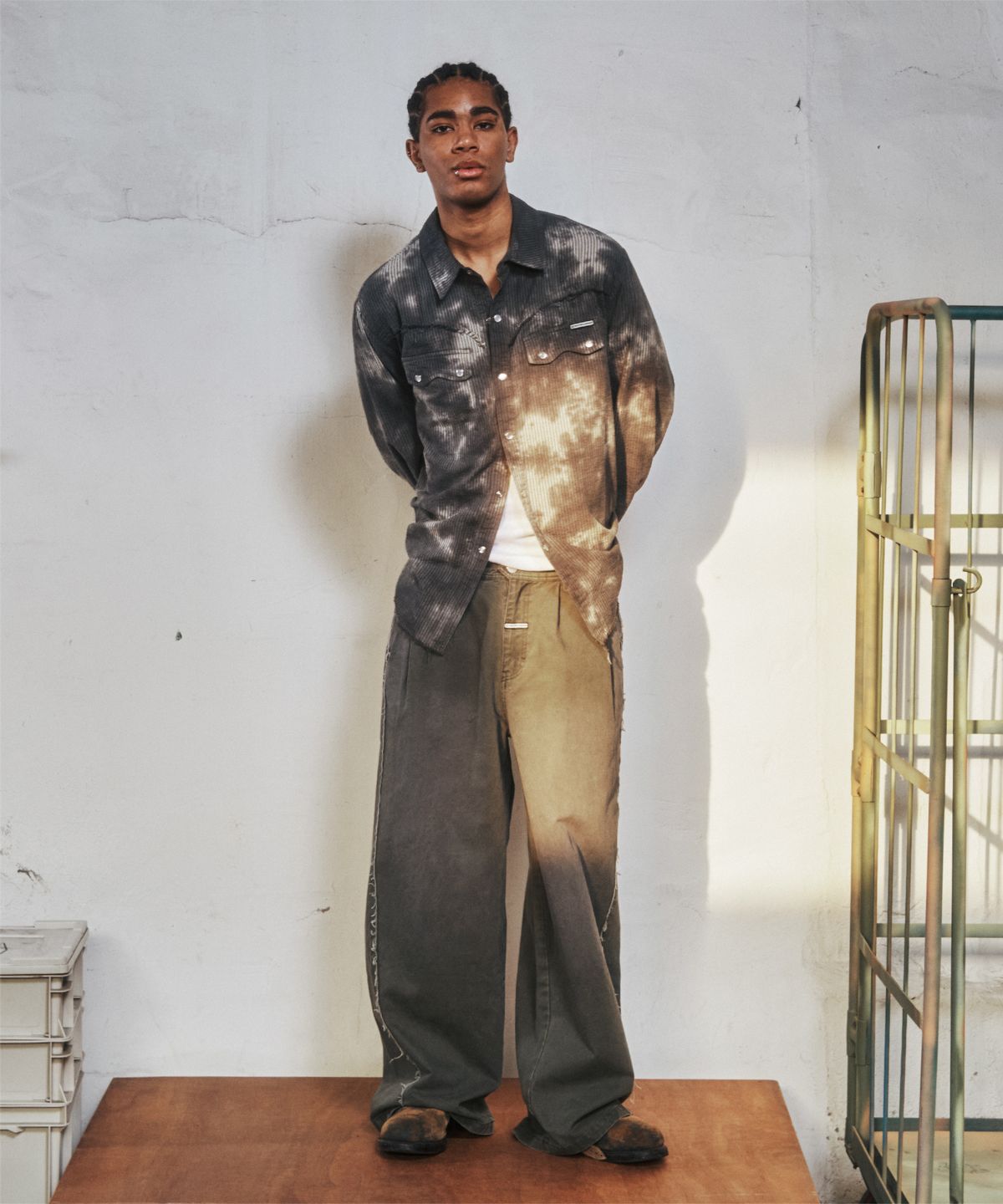 더바이닐하우스(THEVINYLHOUSE) SAG WIDE BELTED PANTS KHAKI