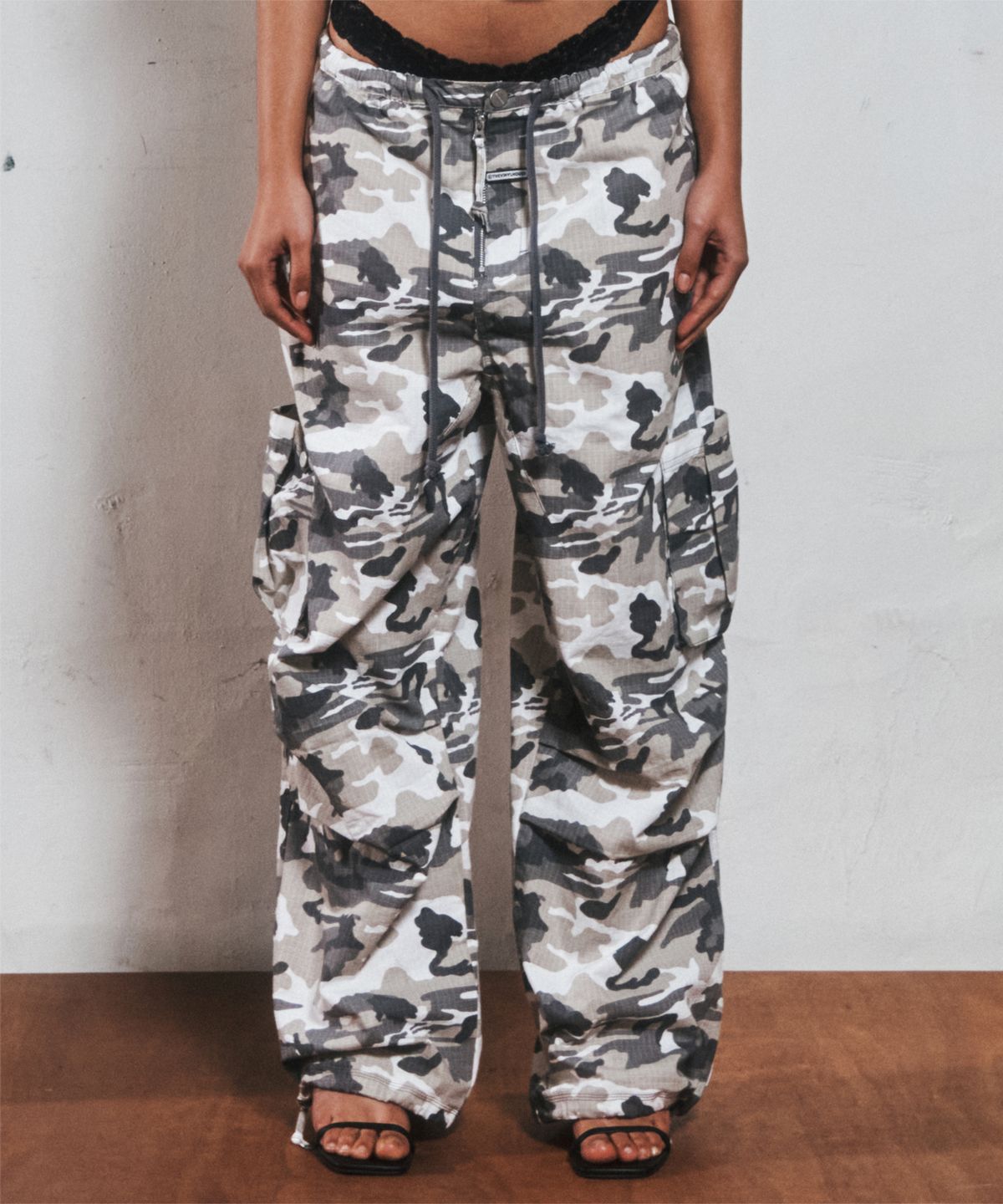 더바이닐하우스(THEVINYLHOUSE) RIBSTOP OVER CARGO PANTS (W) CAMO