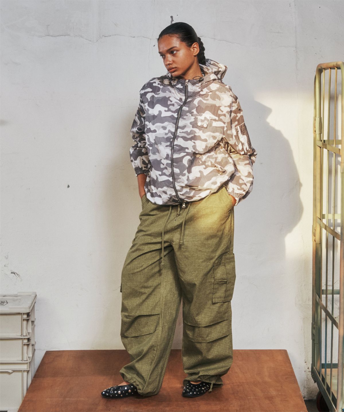 더바이닐하우스(THEVINYLHOUSE) RIBSTOP OVER CARGO PANTS (W) OLIVE