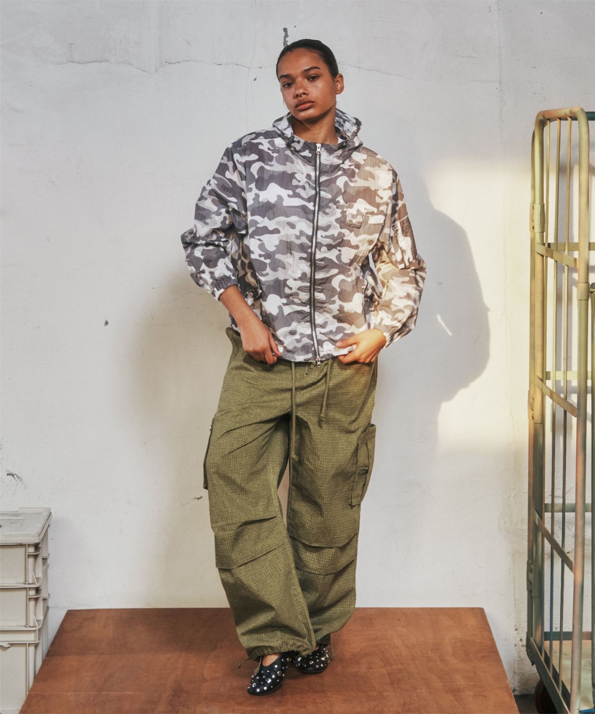 더바이닐하우스(THEVINYLHOUSE) RIBSTOP OVER CARGO PANTS (W) OLIVE