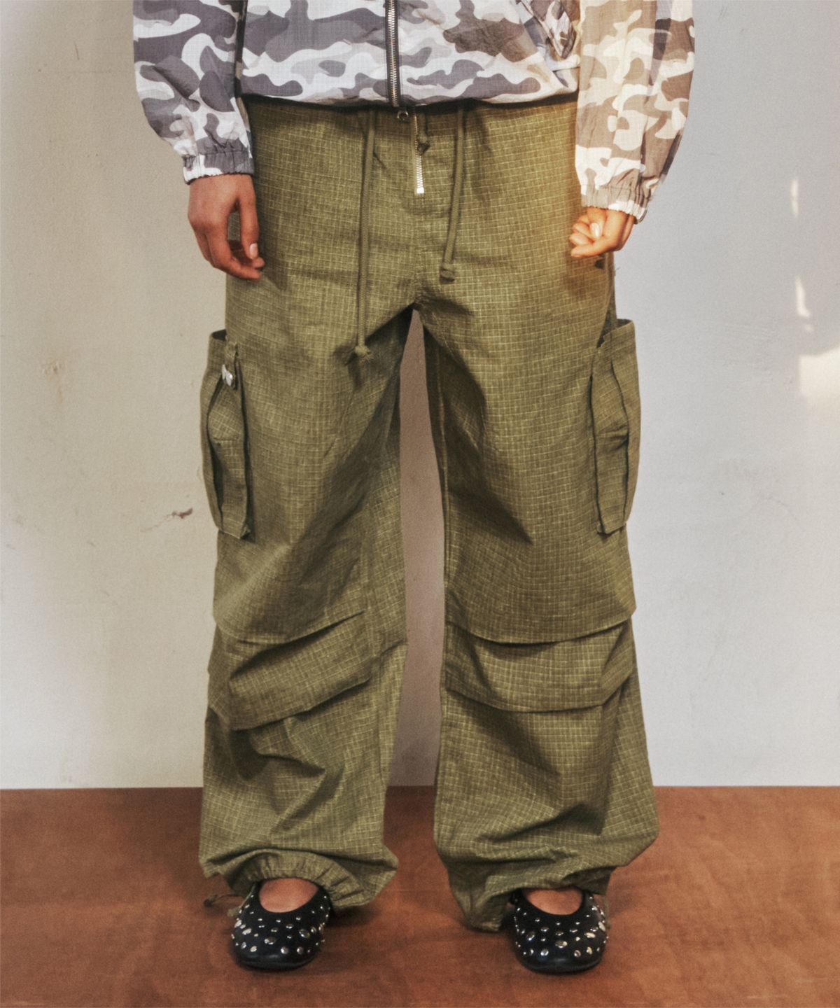 더바이닐하우스(THEVINYLHOUSE) RIBSTOP OVER CARGO PANTS (W) OLIVE