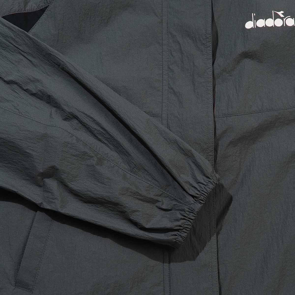 디아도라(diadora) 컬러 블록 시어 경량 블루종 점퍼 우먼 DARK GREY