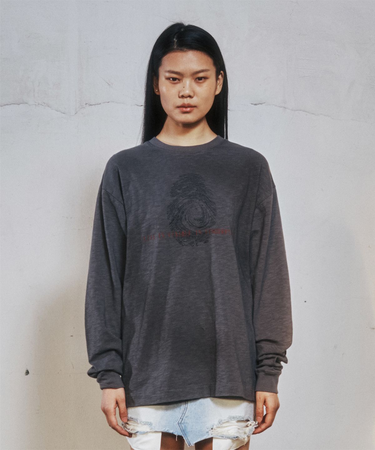 더바이닐하우스(THEVINYLHOUSE) FINGERPRINT SLUB LS TEE CHARCOAL