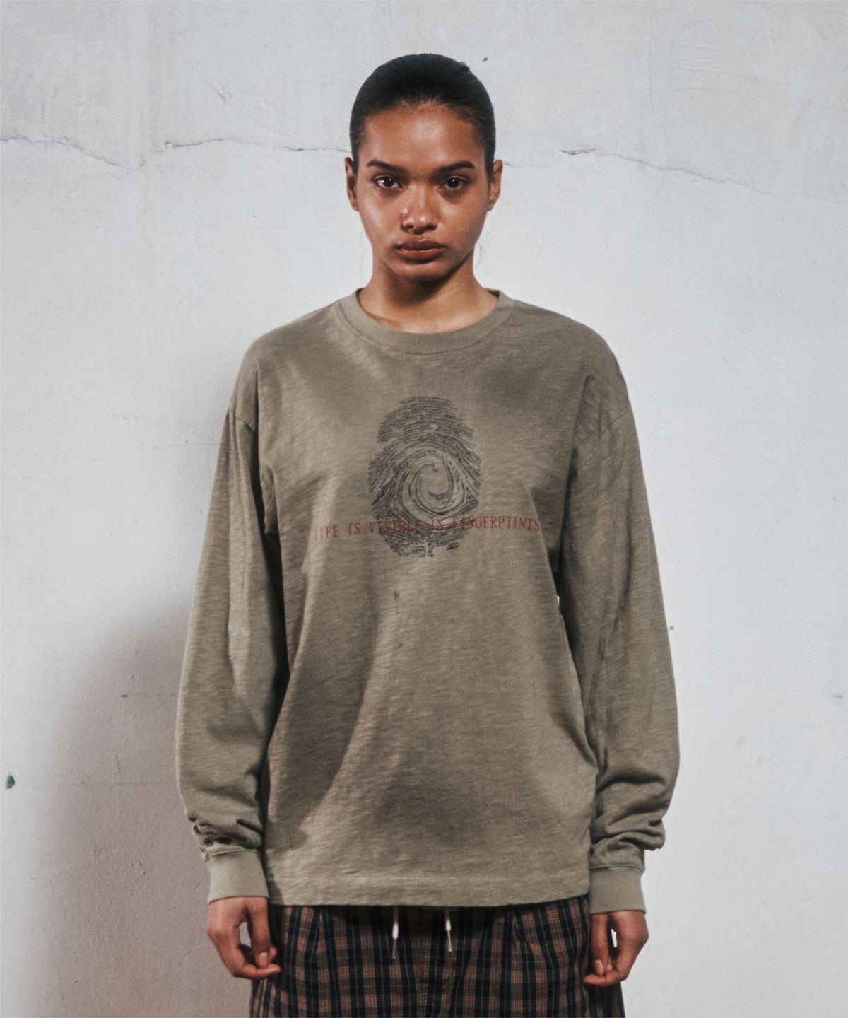 더바이닐하우스(THEVINYLHOUSE) FINGERPRINT SLUB LS TEE OLIVE