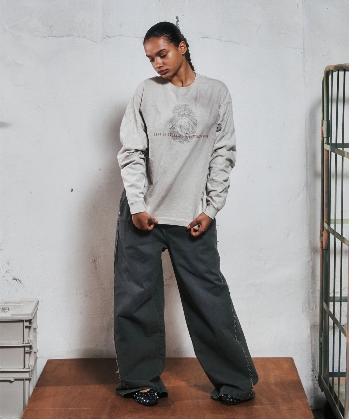 더바이닐하우스(THEVINYLHOUSE) FINGERPRINT SLUB LS TEE BEIGE