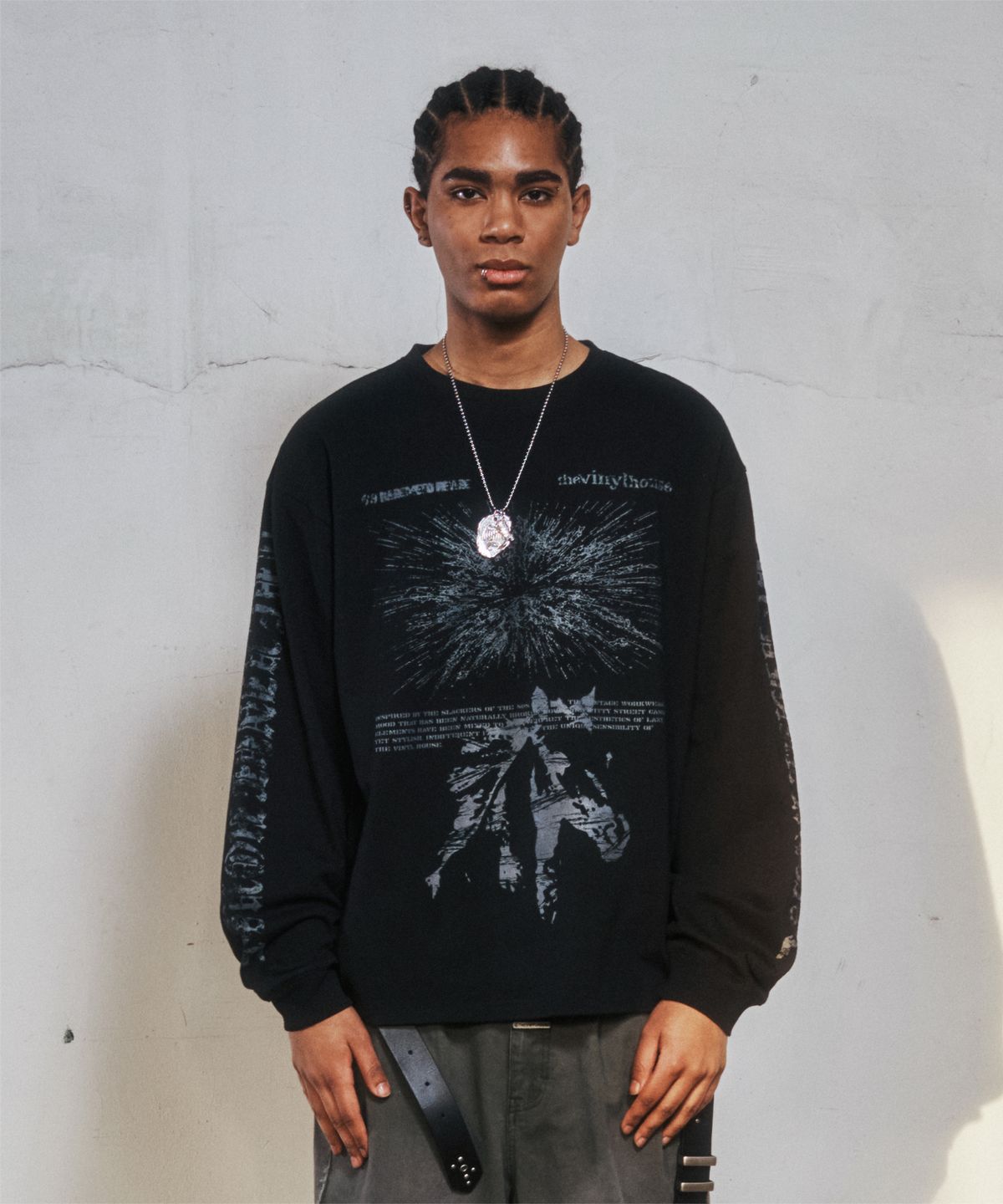 더바이닐하우스(THEVINYLHOUSE) ROUGH DRAWING LS TEE BLACK