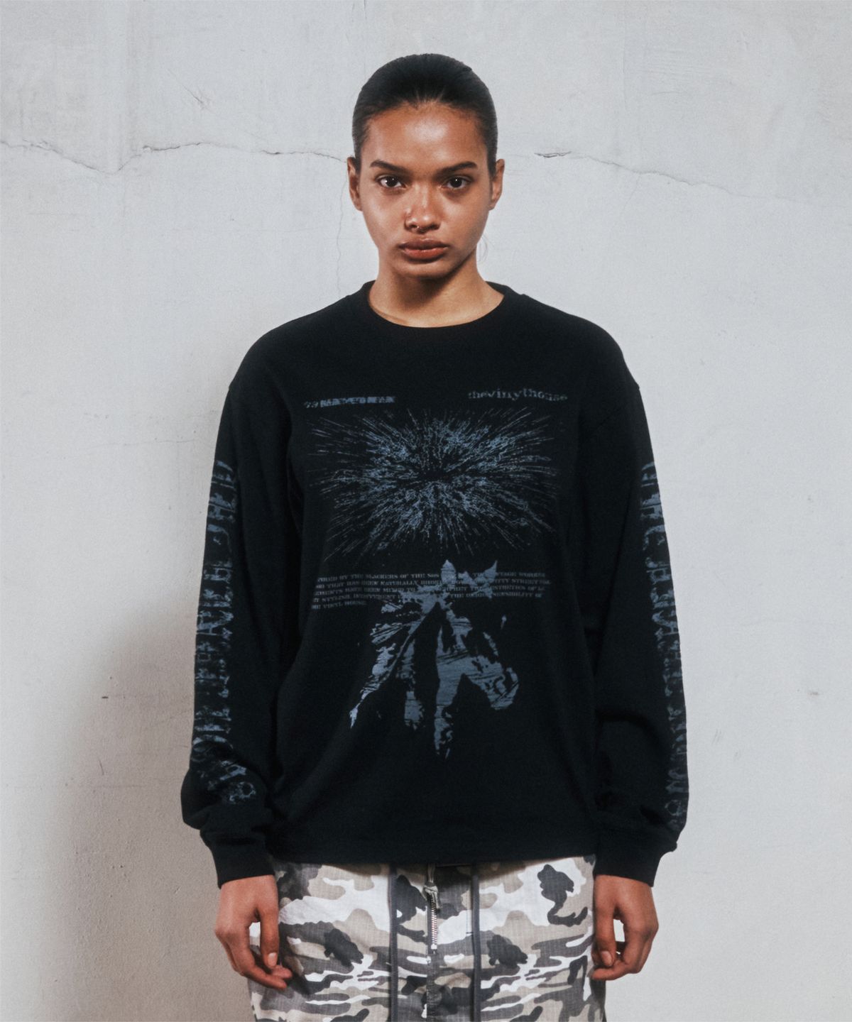 더바이닐하우스(THEVINYLHOUSE) ROUGH DRAWING LS TEE BLACK
