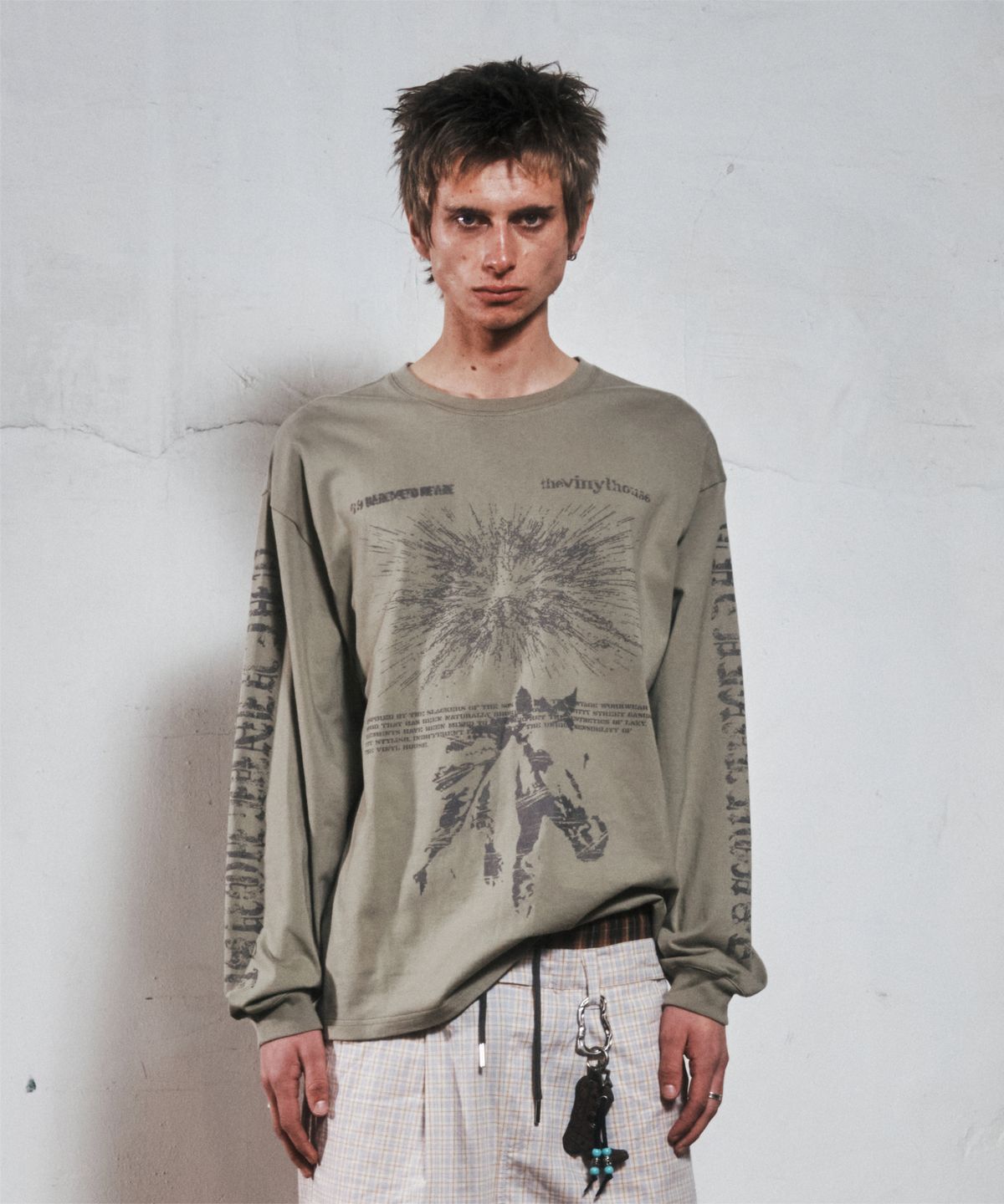 더바이닐하우스(THEVINYLHOUSE) ROUGH DRAWING LS TEE OLIVE