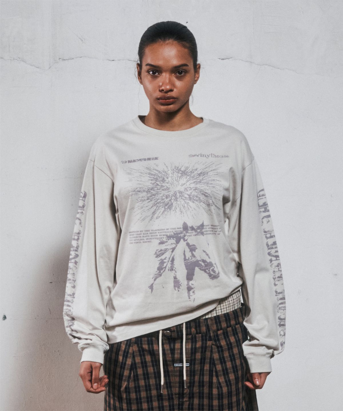 더바이닐하우스(THEVINYLHOUSE) ROUGH DRAWING LS TEE BEIGE