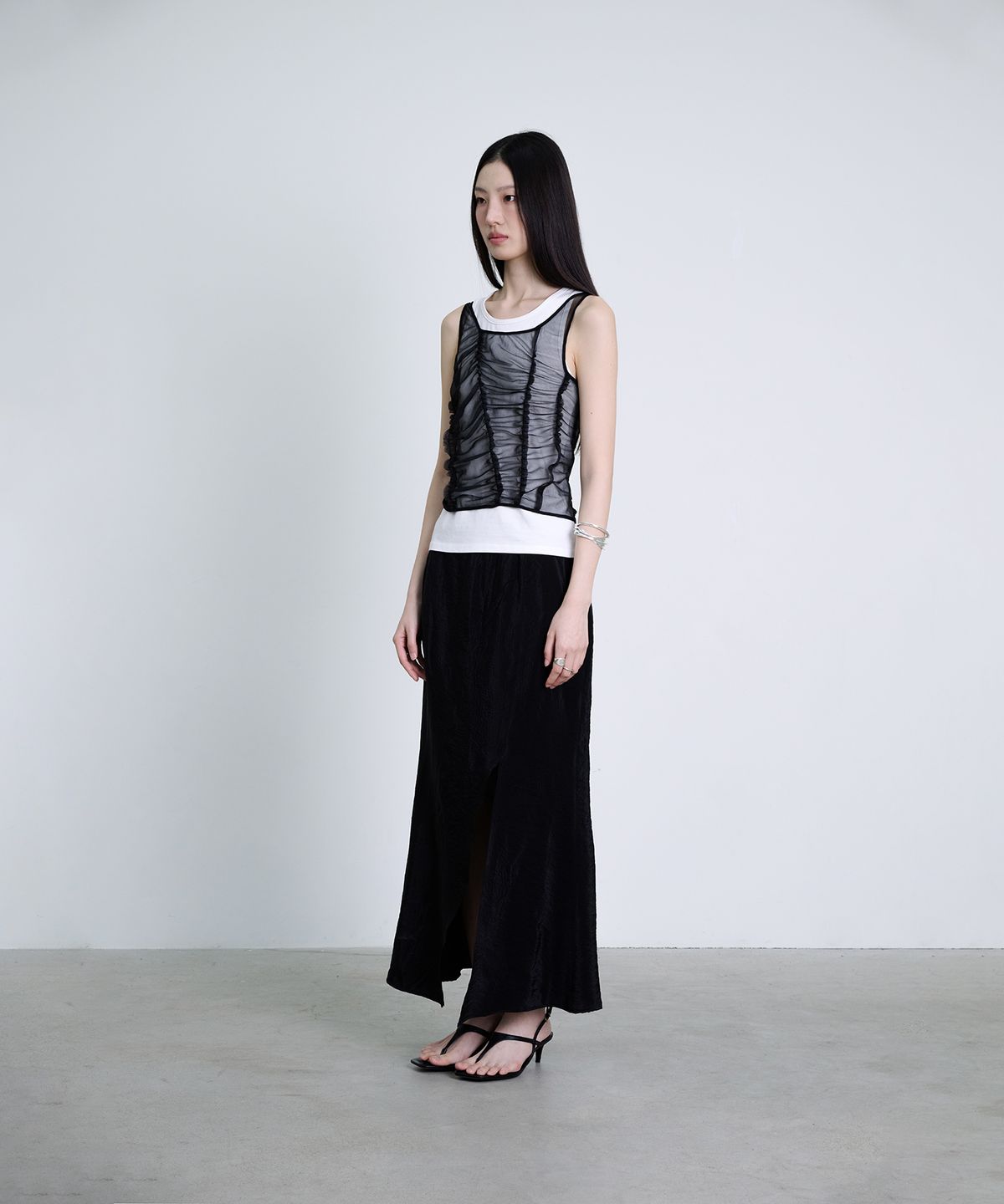 더애틋(THE AÉTUT) Asymmetrical incision Maxi Skirt_Black