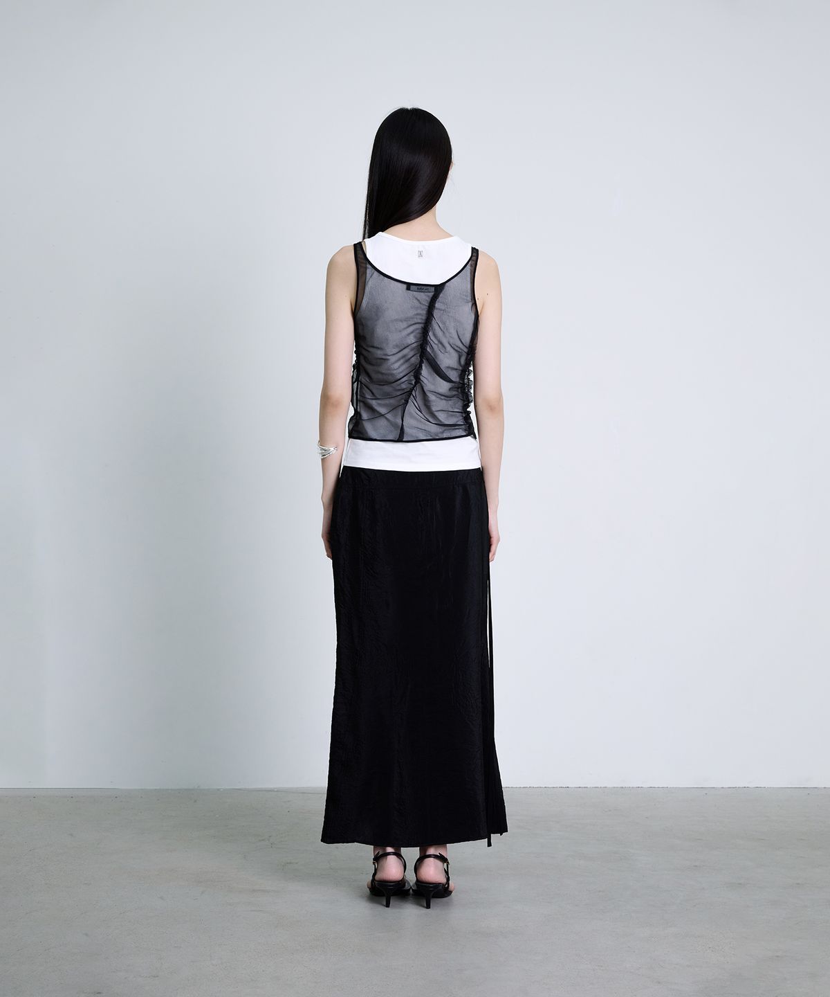 더애틋(THE AÉTUT) Asymmetrical incision Maxi Skirt_Black