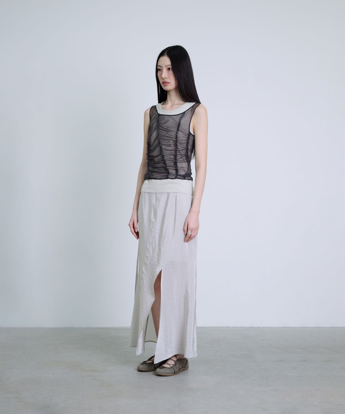 더애틋(THE AÉTUT) Asymmetrical incision Maxi Skirt_Light Grey