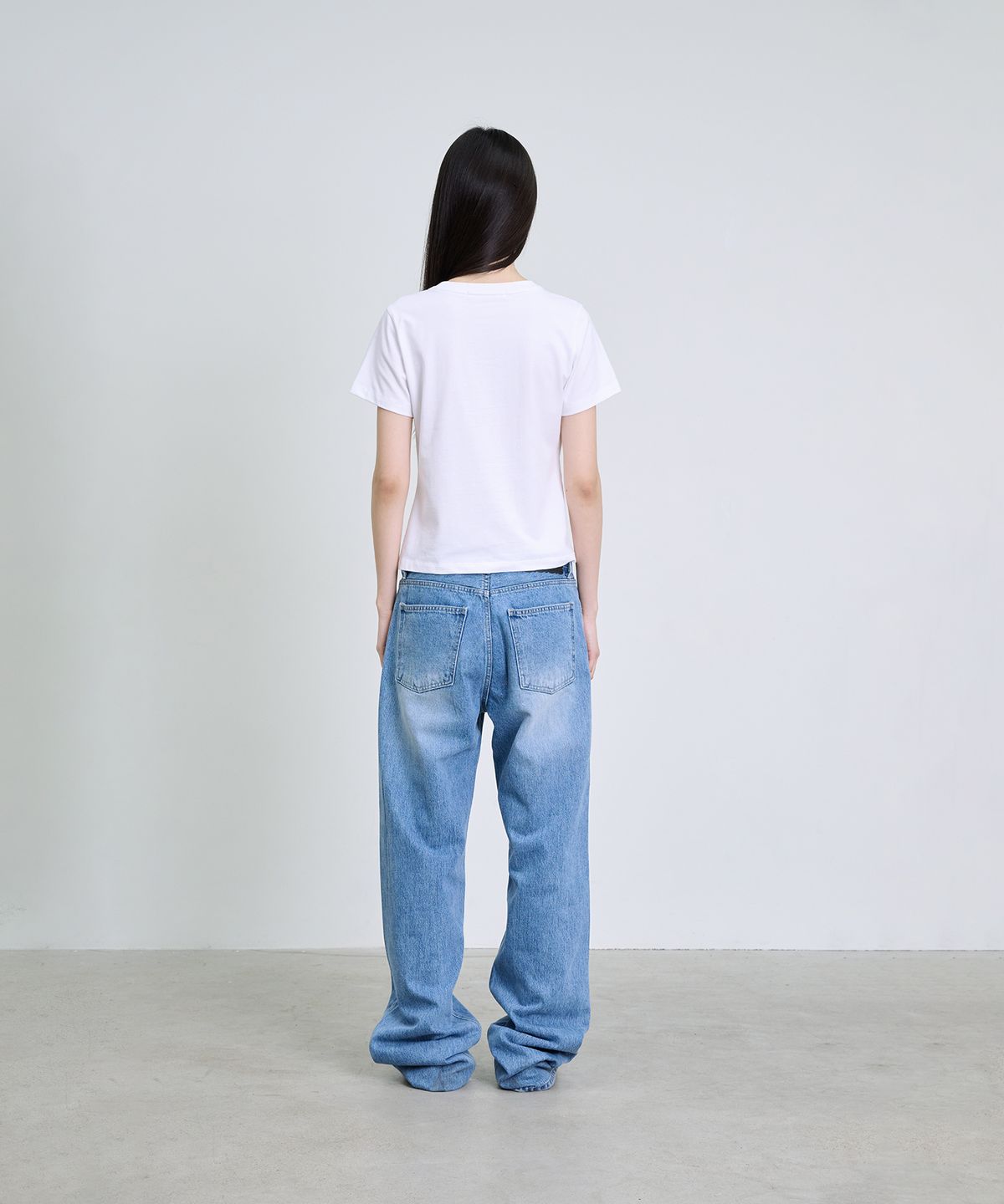 더애틋(THE AÉTUT) Hook Detail Short Sleeve T-Shirt_White