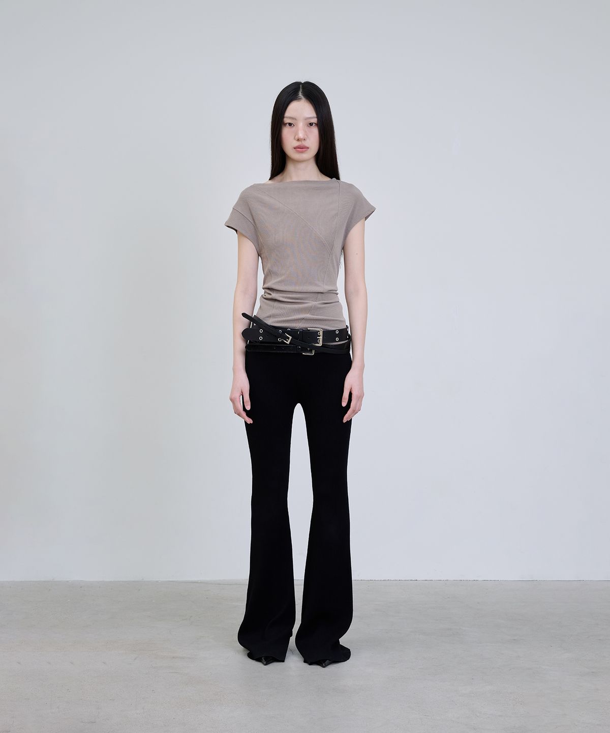 더애틋(THE AÉTUT) Cap Sleeve Curved T-Shirt_Khaki Beige