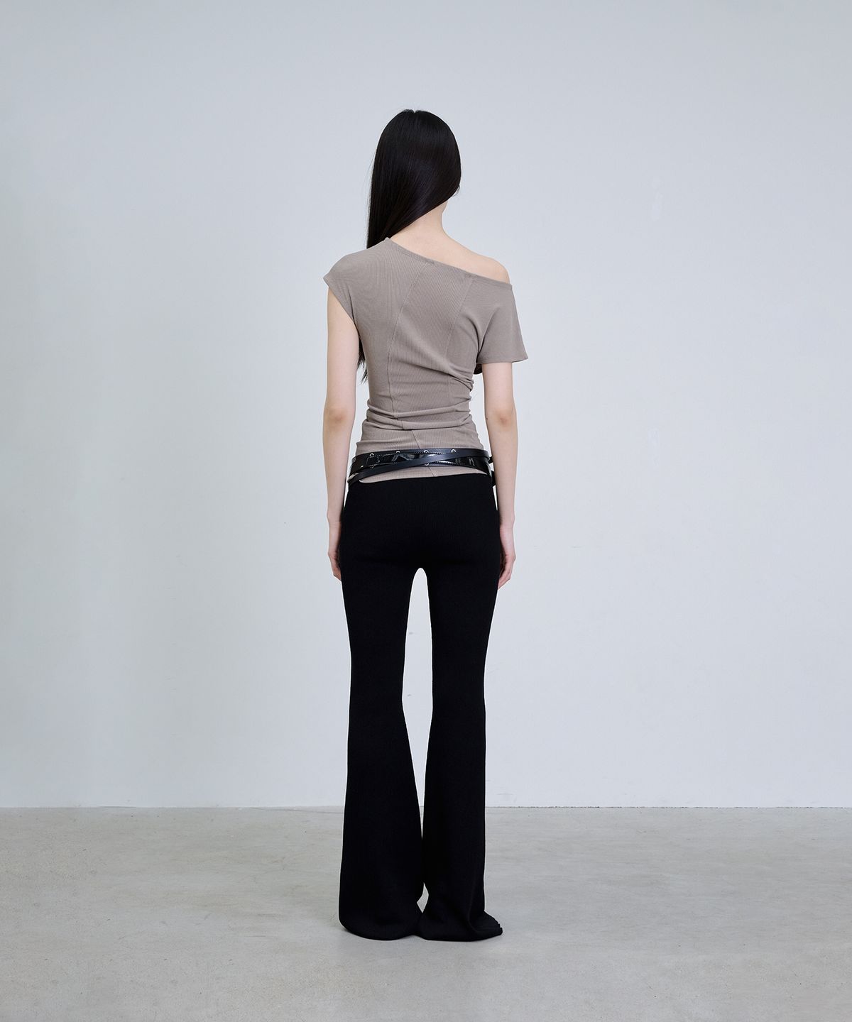 더애틋(THE AÉTUT) Cap Sleeve Curved T-Shirt_Khaki Beige