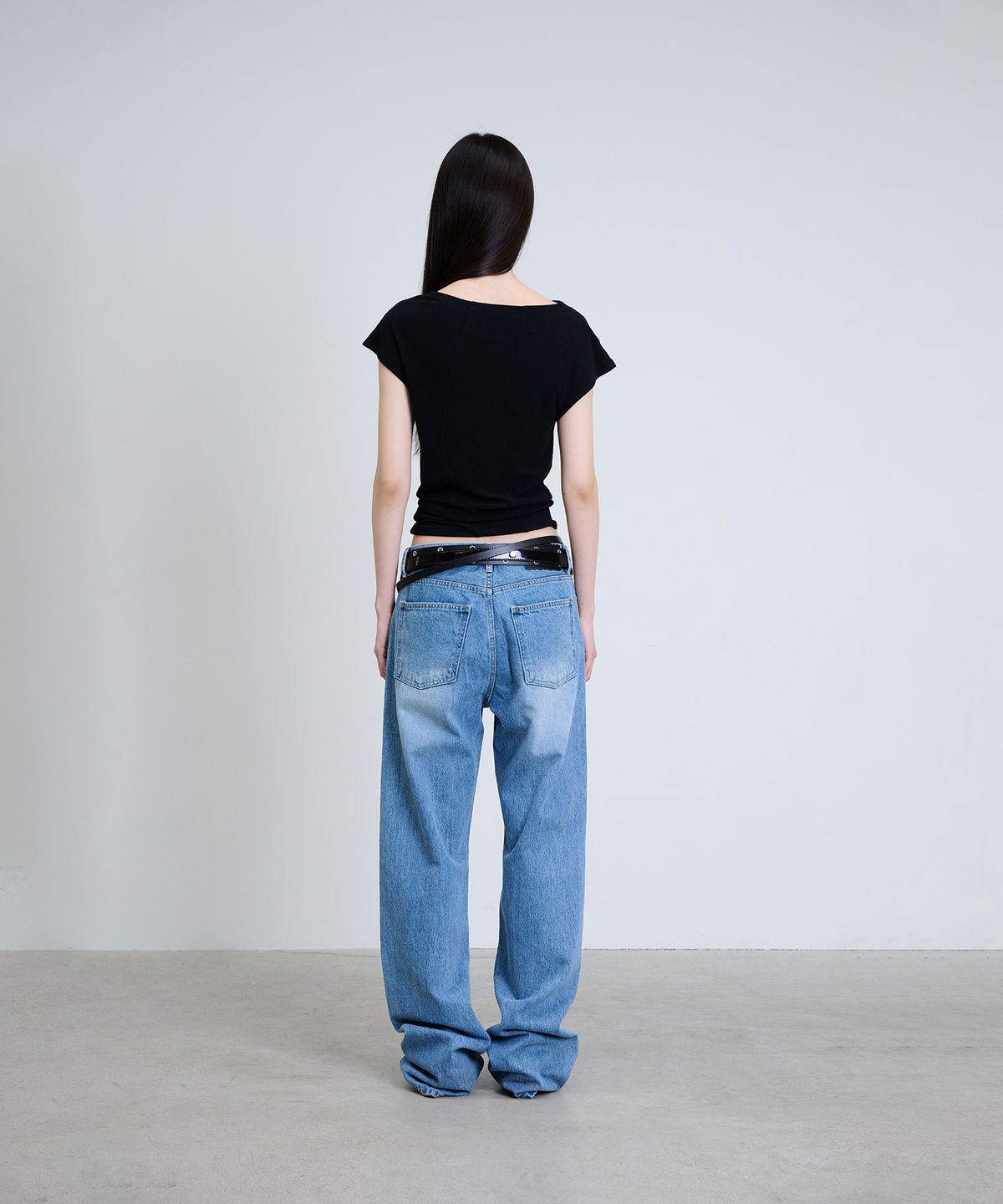 더애틋(THE AÉTUT) Cap Sleeve Curved T-Shirt_Black