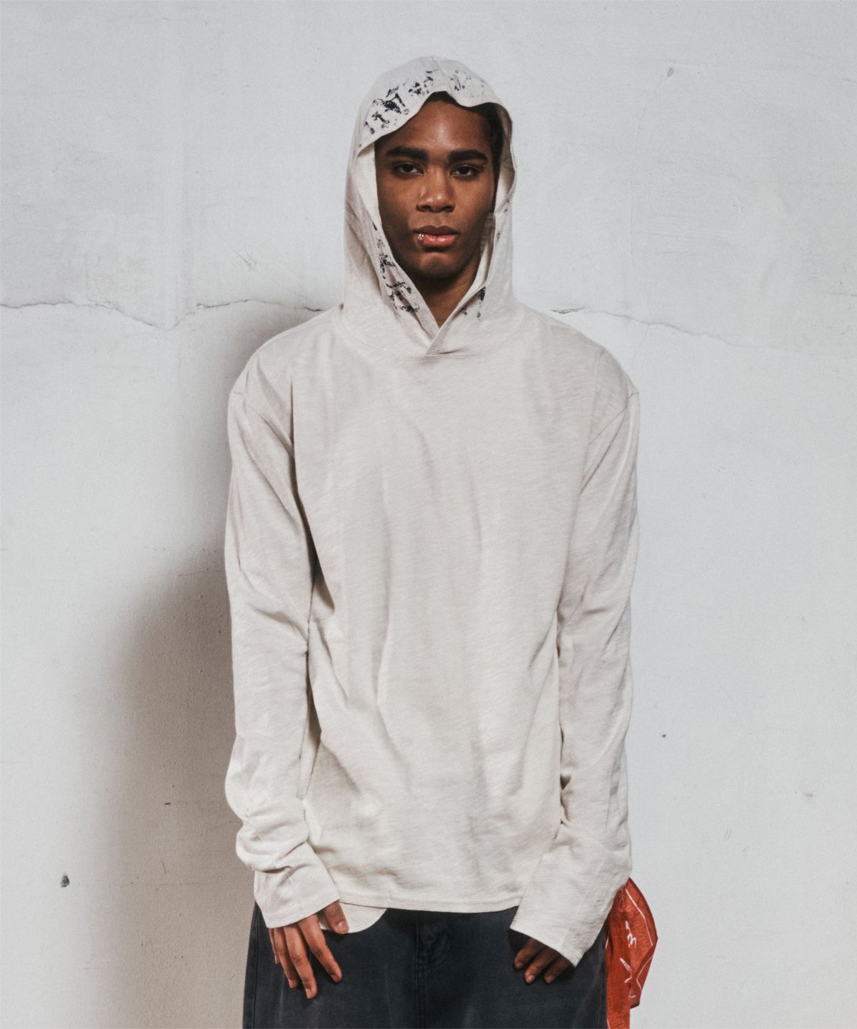 더바이닐하우스(THEVINYLHOUSE) LETTERING SLUB HOODIE LS TEE CREAM
