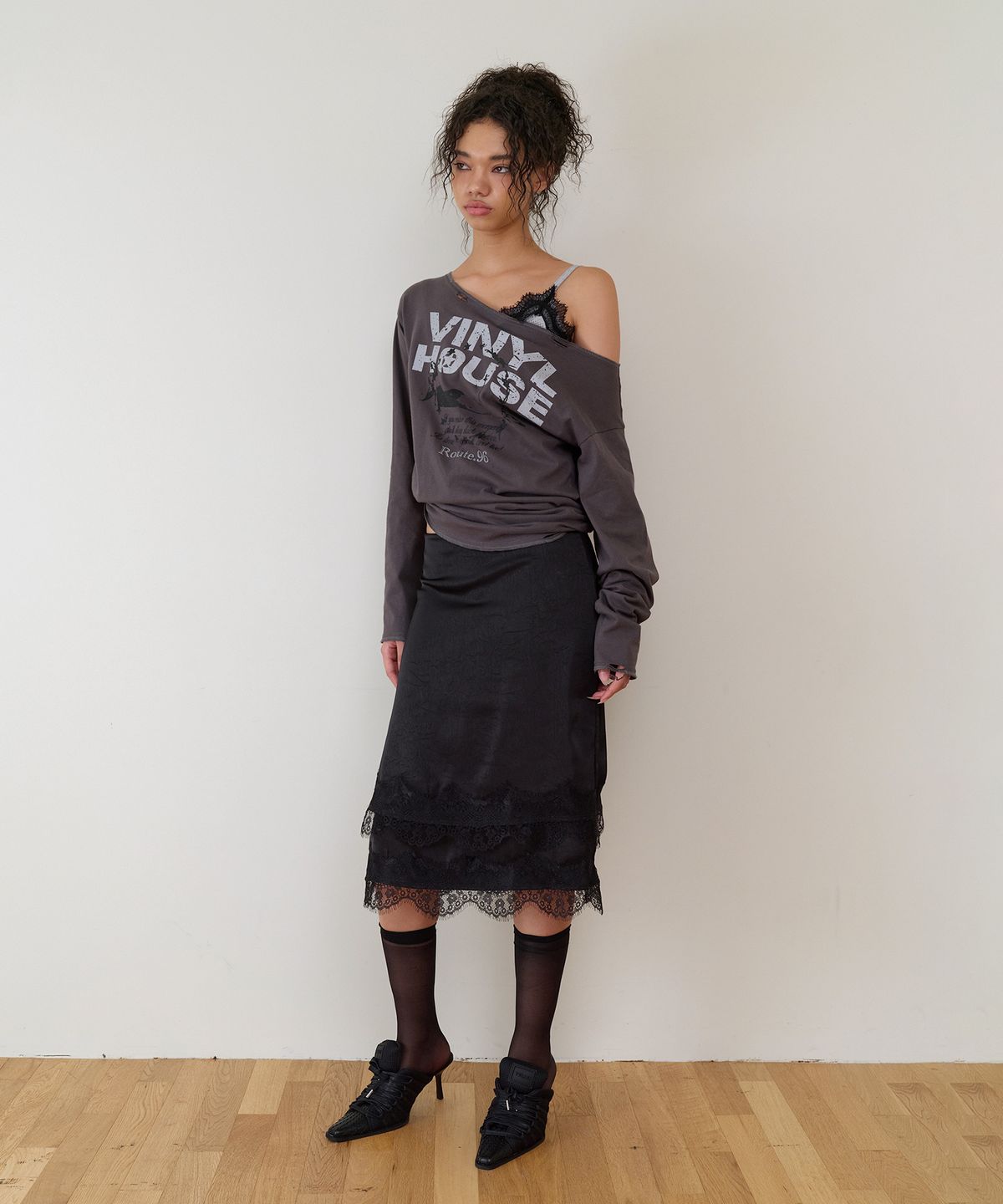 더바이닐하우스(THEVINYLHOUSE) RAW CUT OVER LS TEE (W) CHARCOAL