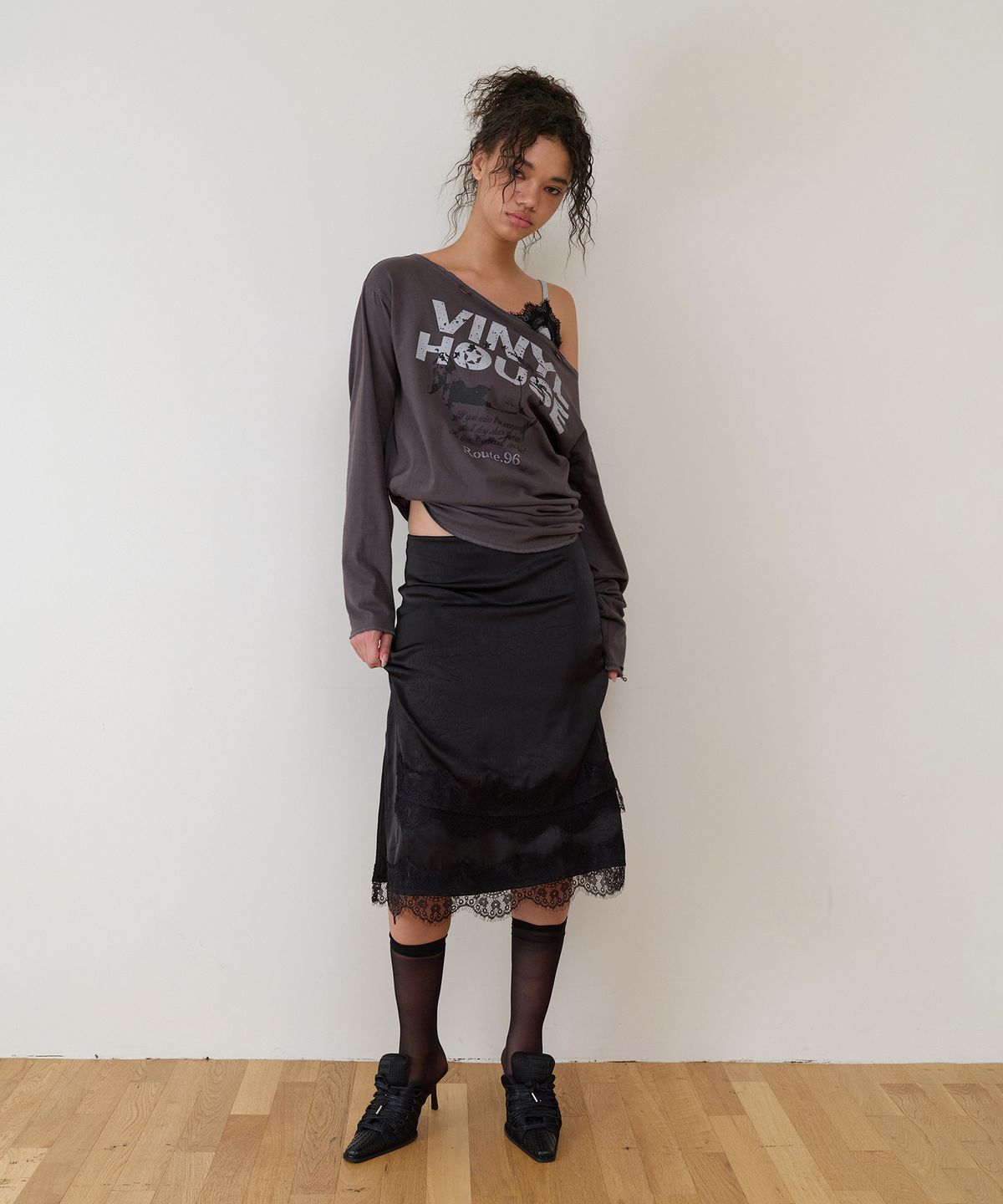 더바이닐하우스(THEVINYLHOUSE) RAW CUT OVER LS TEE (W) CHARCOAL