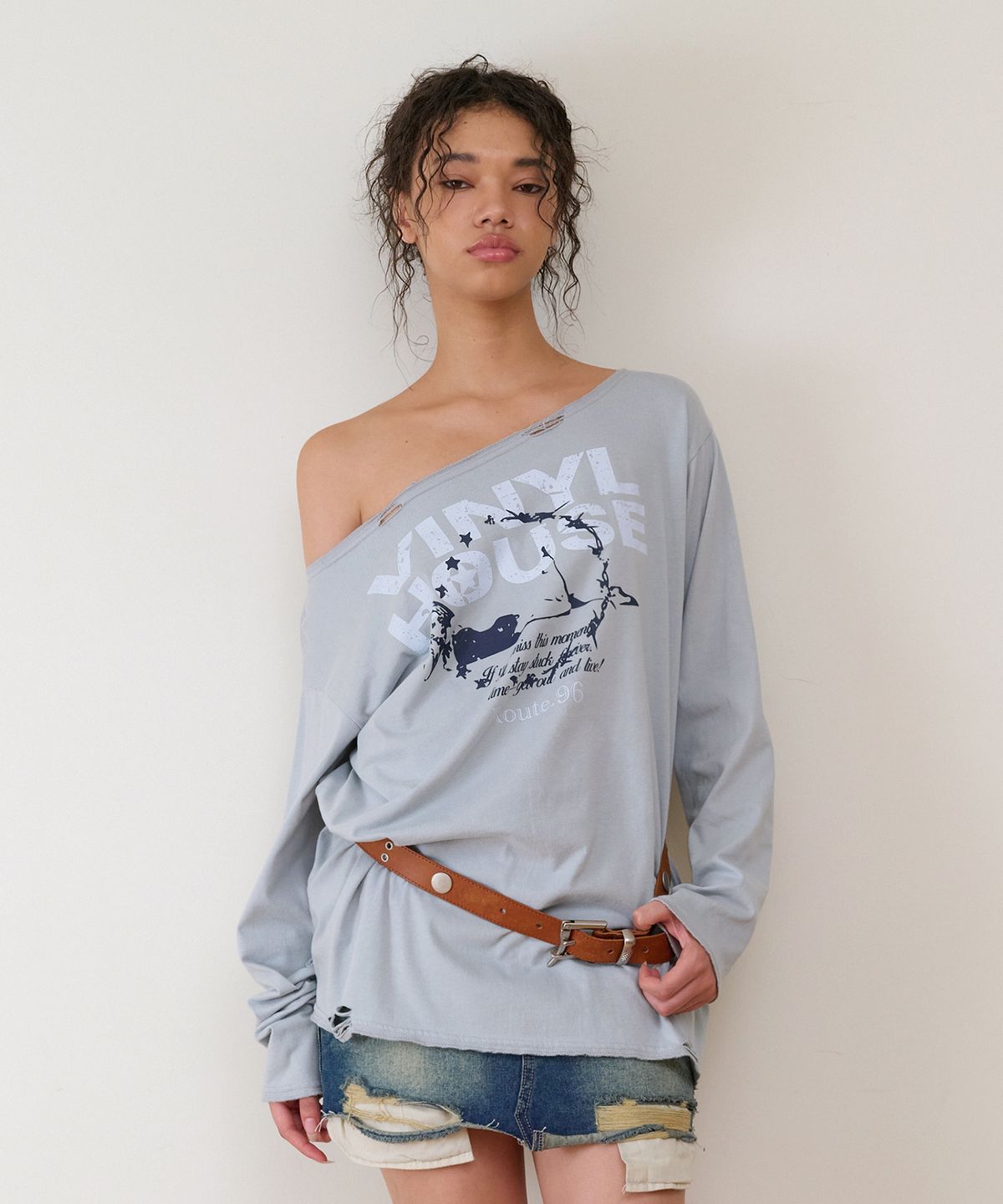 더바이닐하우스(THEVINYLHOUSE) RAW CUT OVER LS TEE (W) BLUE
