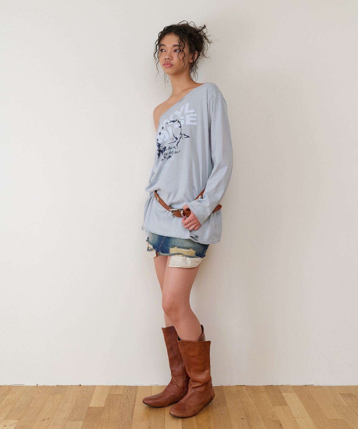 더바이닐하우스(THEVINYLHOUSE) RAW CUT OVER LS TEE (W) BLUE