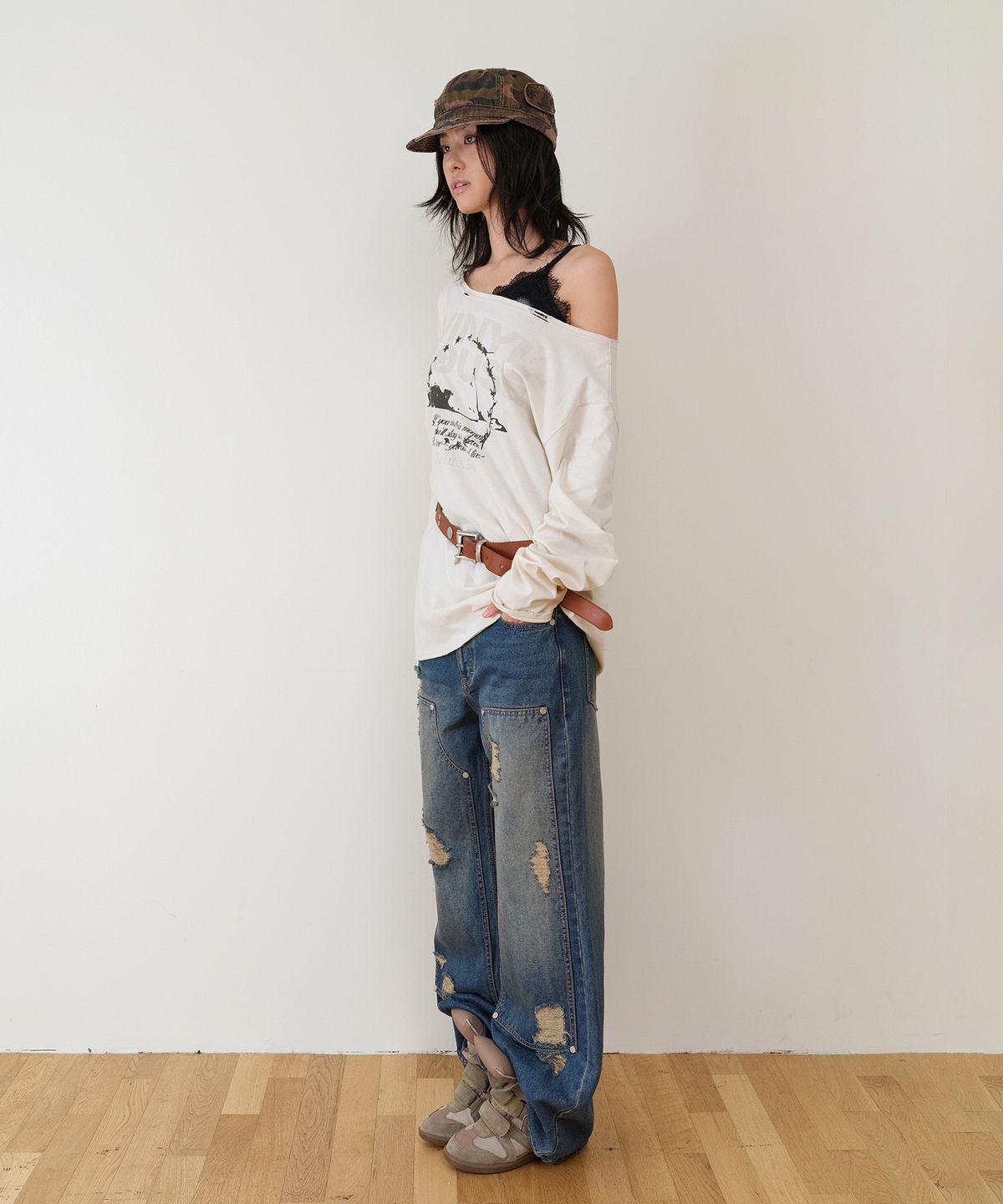 더바이닐하우스(THEVINYLHOUSE) RAW CUT OVER LS TEE (W) CREAM