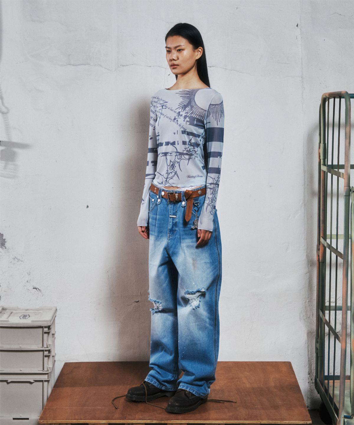 더바이닐하우스(THEVINYLHOUSE) GRAFFITI MESH LS TEE (W) BLUE