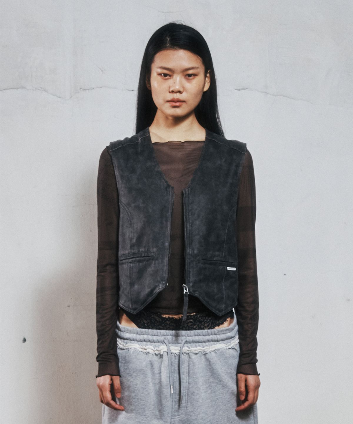 더바이닐하우스(THEVINYLHOUSE) FADED LEATHER VEST JACKET BLACK