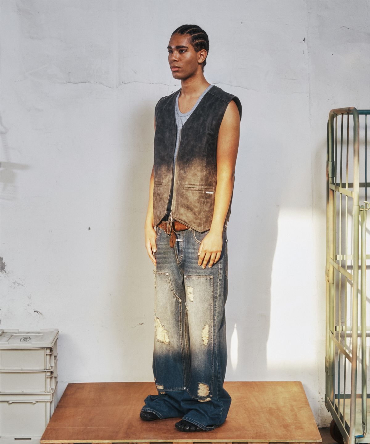 더바이닐하우스(THEVINYLHOUSE) FADED LEATHER VEST JACKET BLACK