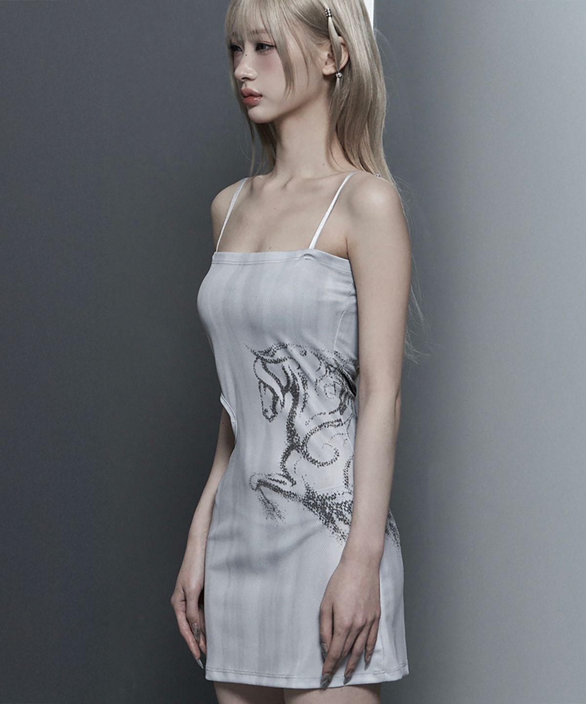 에트오소메(ETRE AU SOMMET) Side Cut-Out Mini One-Piece (White)