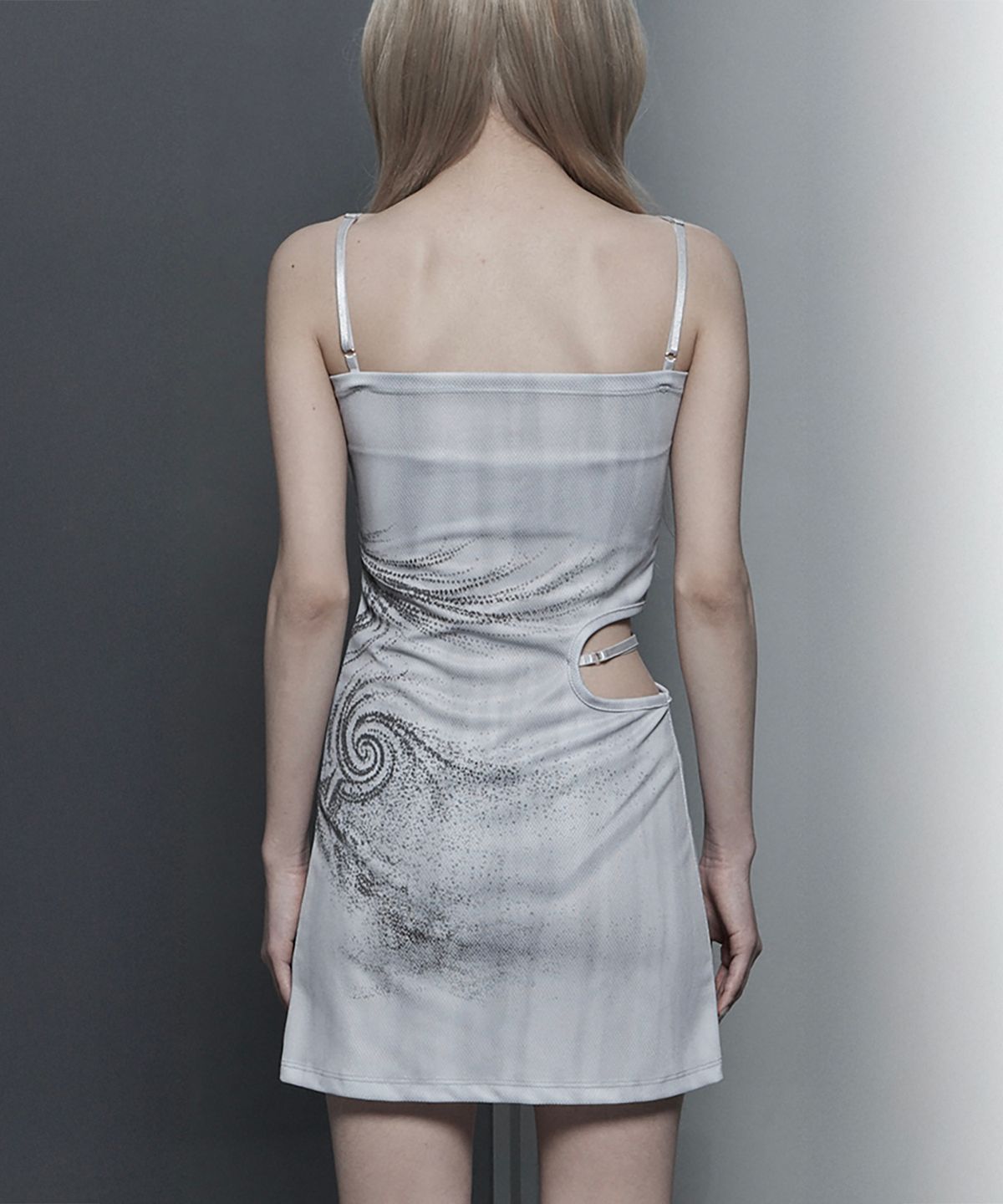 에트오소메(ETRE AU SOMMET) Side Cut-Out Mini One-Piece (White)