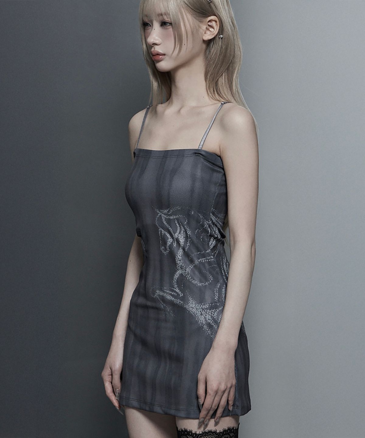 에트오소메(ETRE AU SOMMET) Side Cut-Out Mini One-Piece (Charcoal)