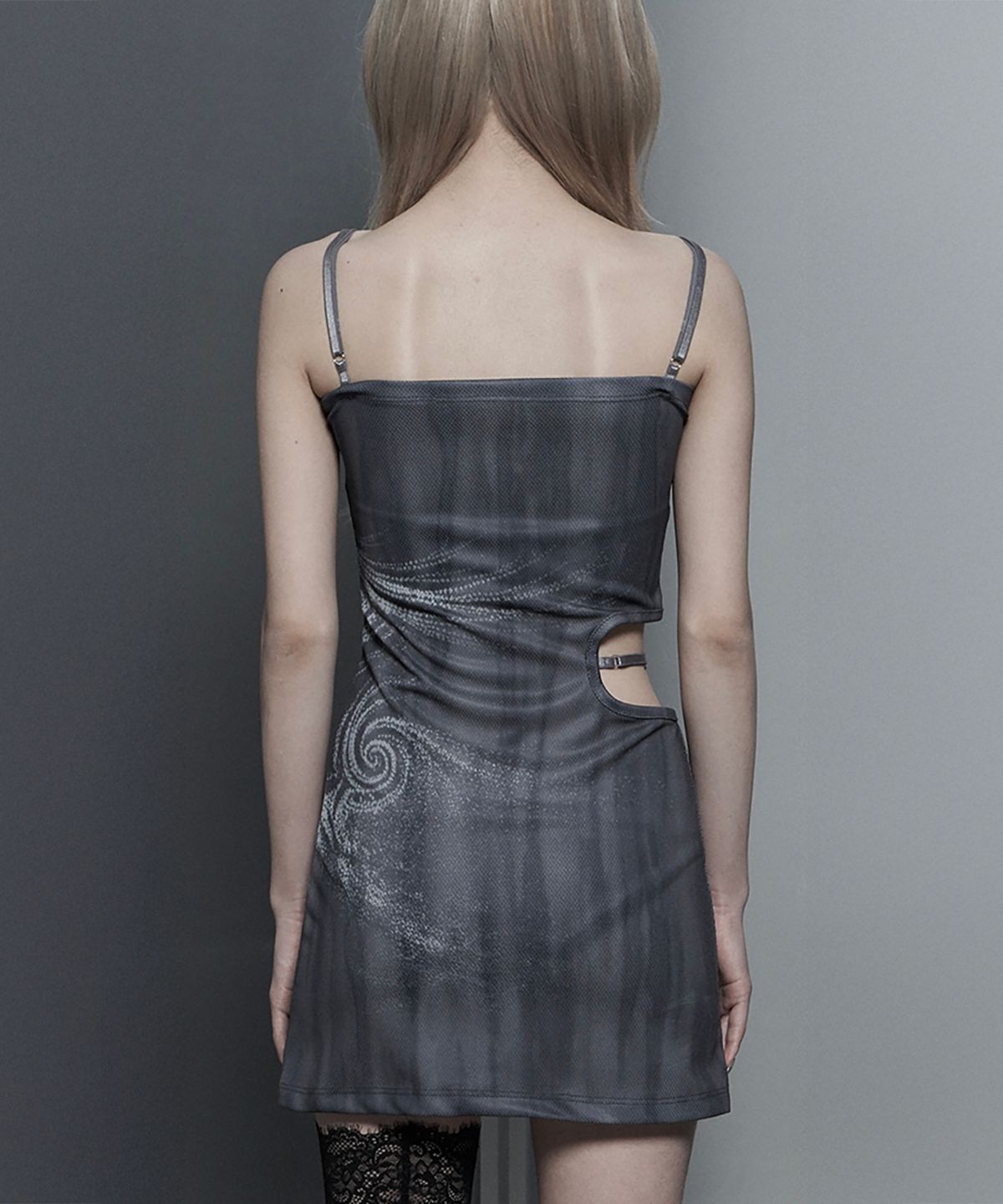 에트오소메(ETRE AU SOMMET) Side Cut-Out Mini One-Piece (Charcoal)