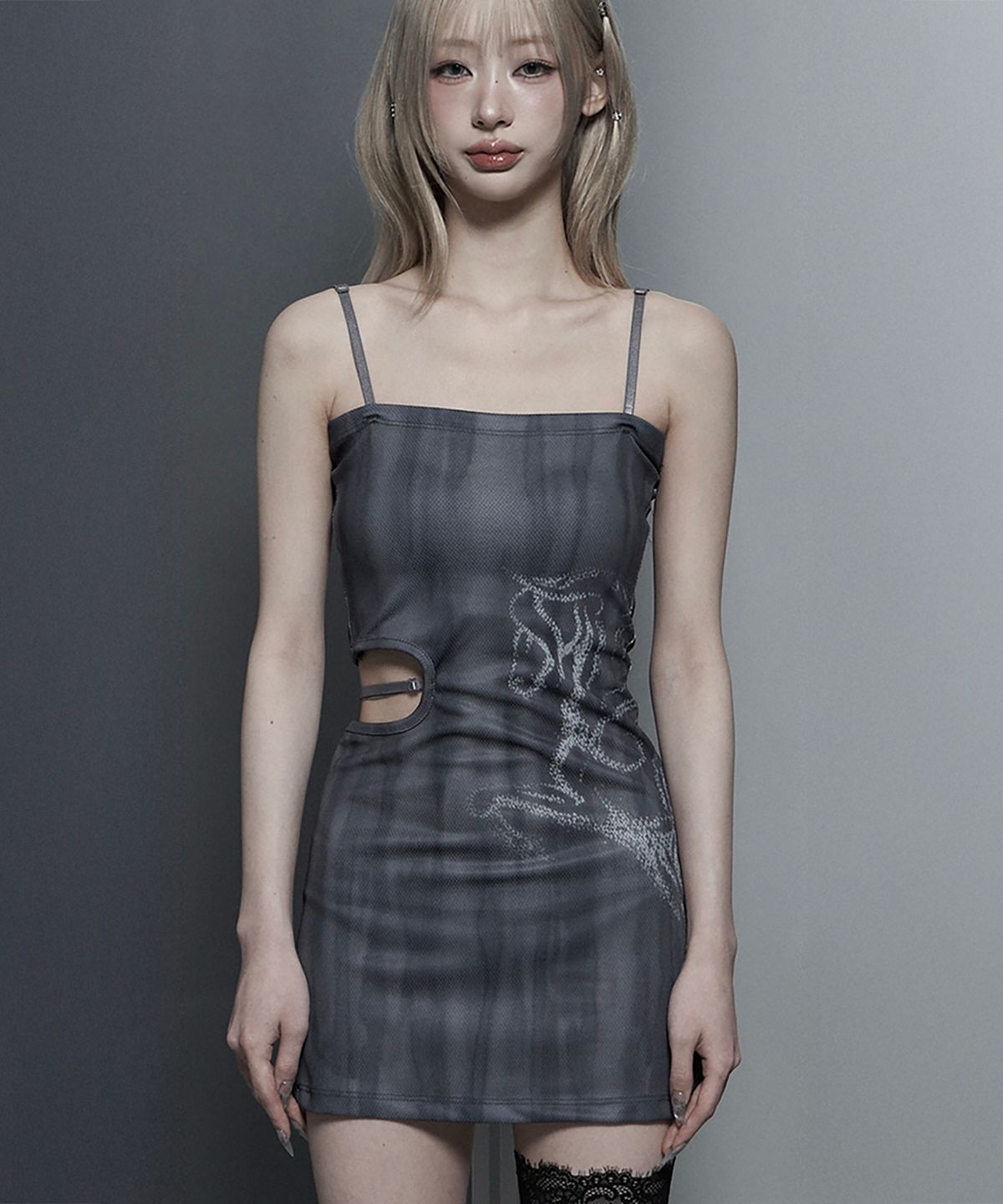 에트오소메(ETRE AU SOMMET) Side Cut-Out Mini One-Piece (Charcoal)