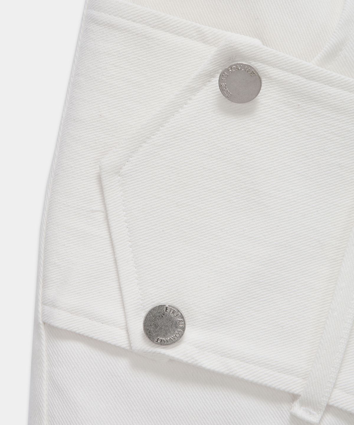 에트오소메(ETRE AU SOMMET) Front Zipper Belt Detail Mini Skirt (White)