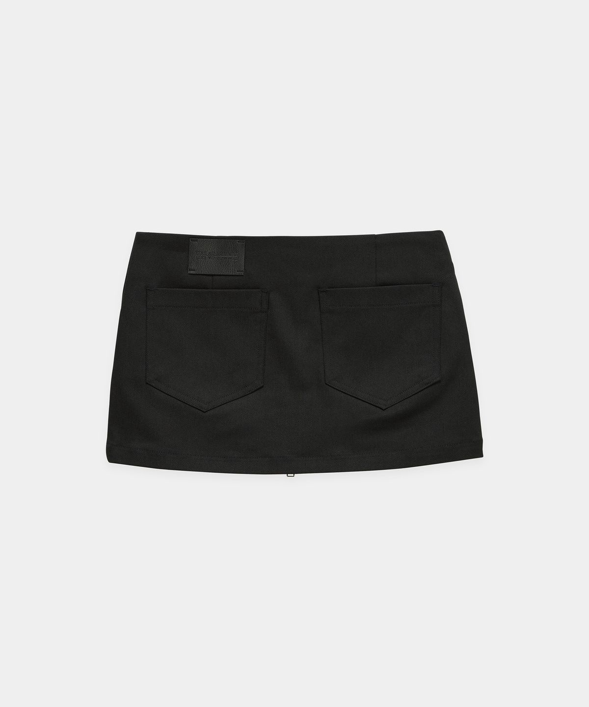 에트오소메(ETRE AU SOMMET) Front Zip Belt Detail Mini Skirt (Black)