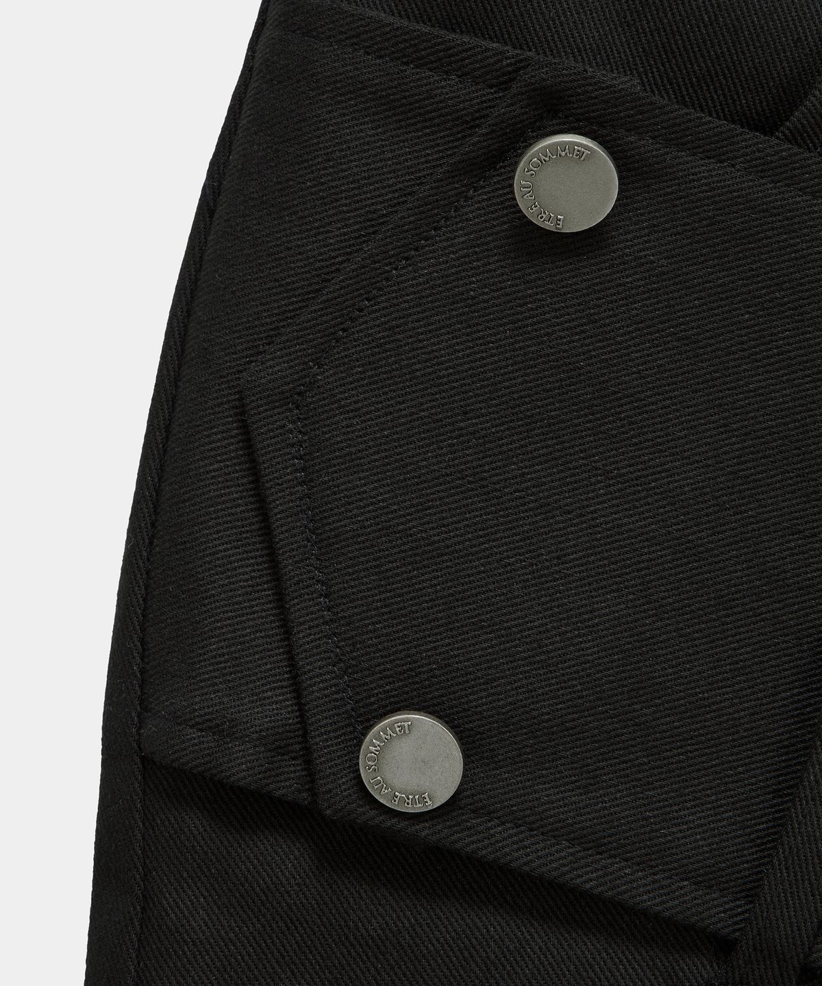 에트오소메(ETRE AU SOMMET) Front Zip Belt Detail Mini Skirt (Black)