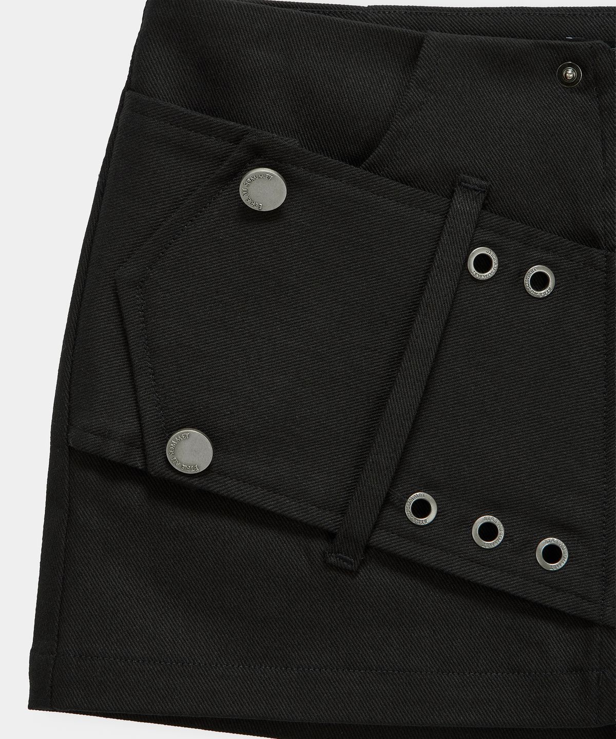 에트오소메(ETRE AU SOMMET) Front Zip Belt Detail Mini Skirt (Black)