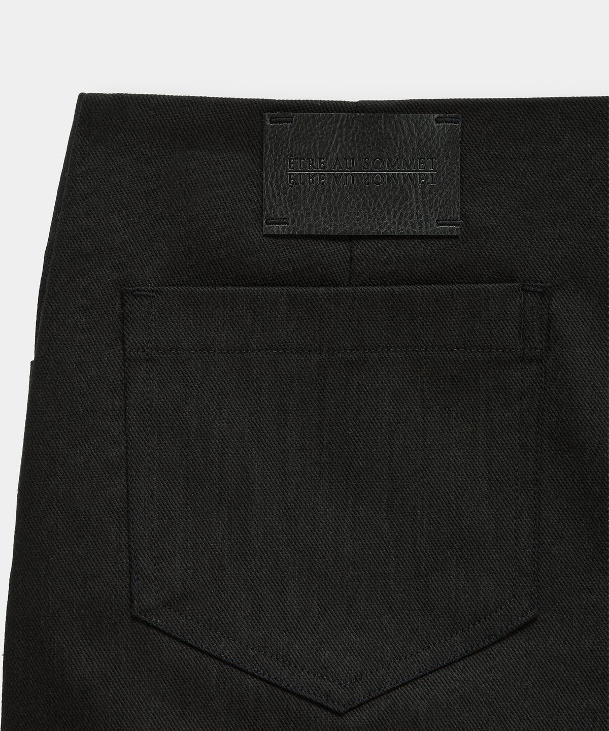 에트오소메(ETRE AU SOMMET) Front Zip Belt Detail Mini Skirt (Black)