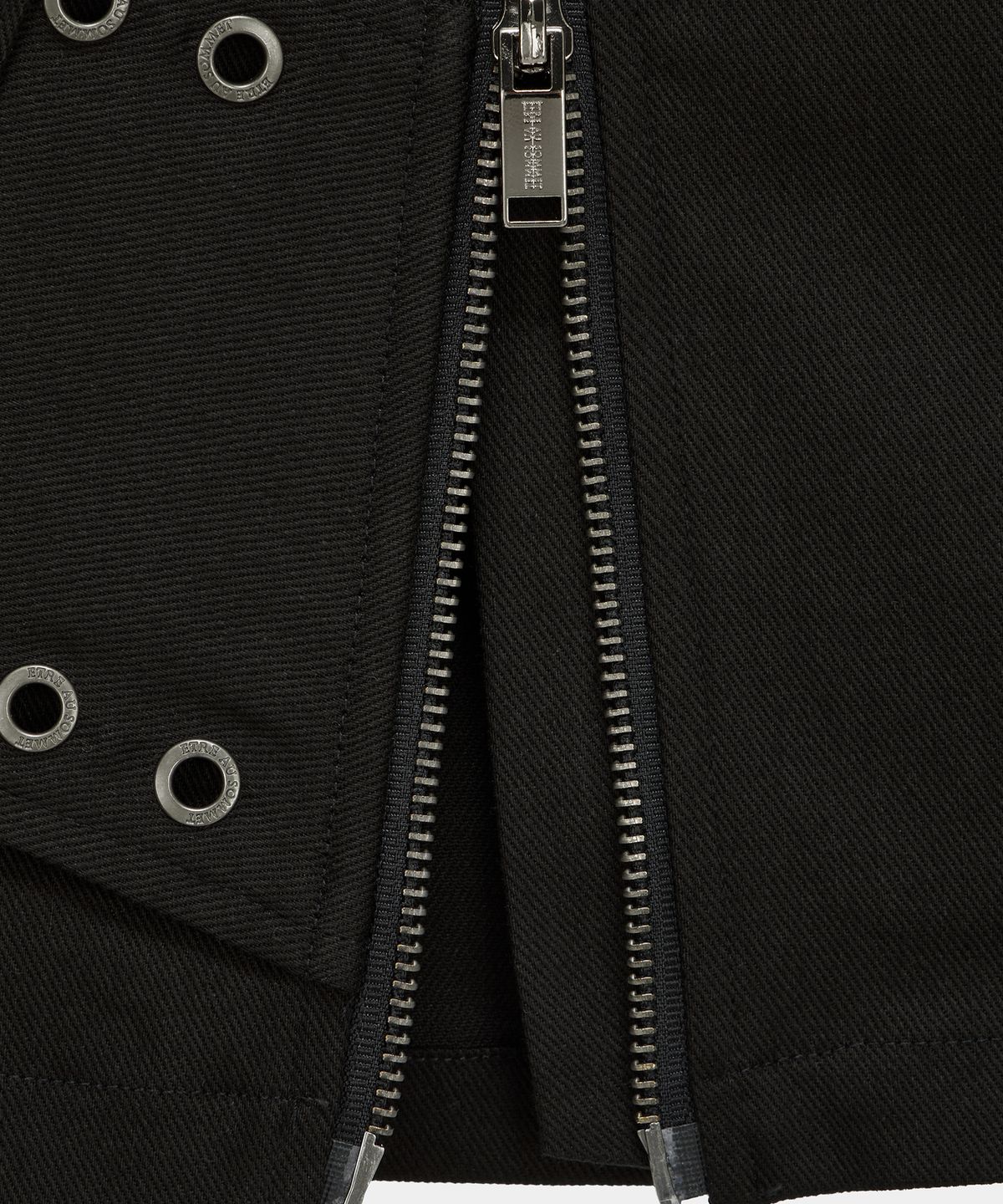 에트오소메(ETRE AU SOMMET) Front Zip Belt Detail Mini Skirt (Black)