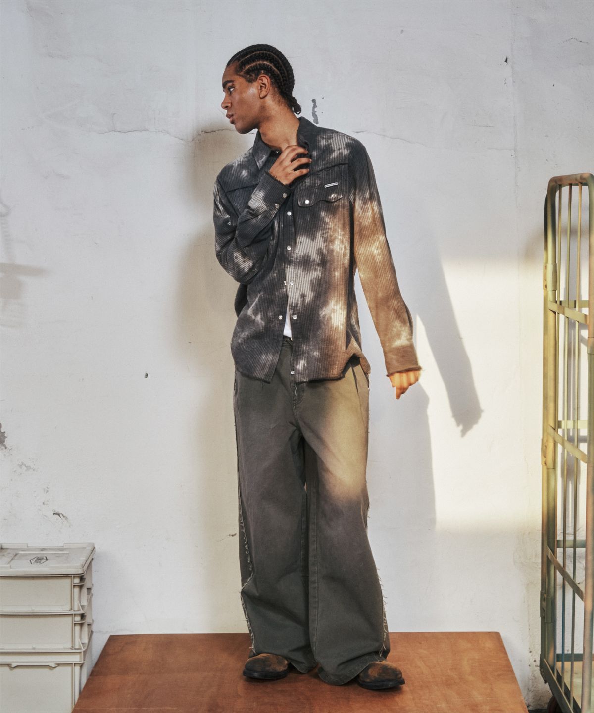 더바이닐하우스(THEVINYLHOUSE) RAW WASHED VERTICAL SHIRTS KHAKI