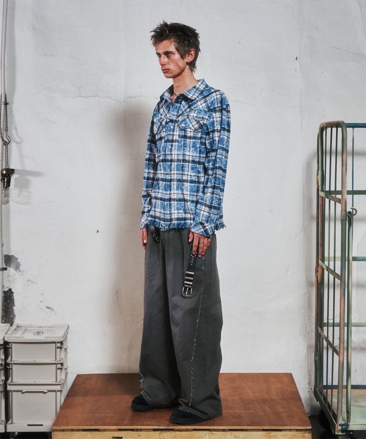 더바이닐하우스(THEVINYLHOUSE) RAW CUT SHIRT JACKET BLUE
