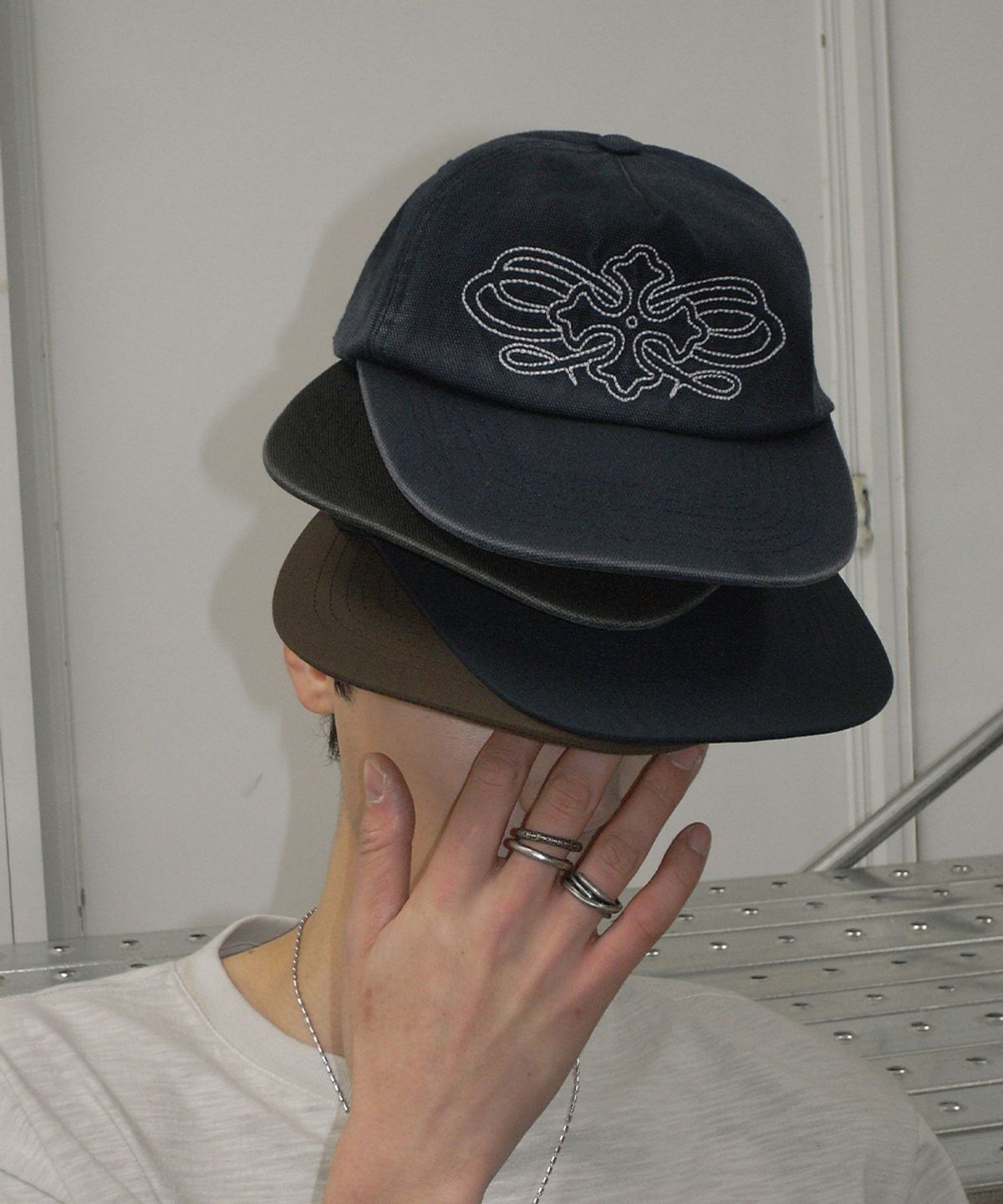 메종미네드(MAISON MINED) CELTIC CROSS WASHED TRUCKER CAP NAVY