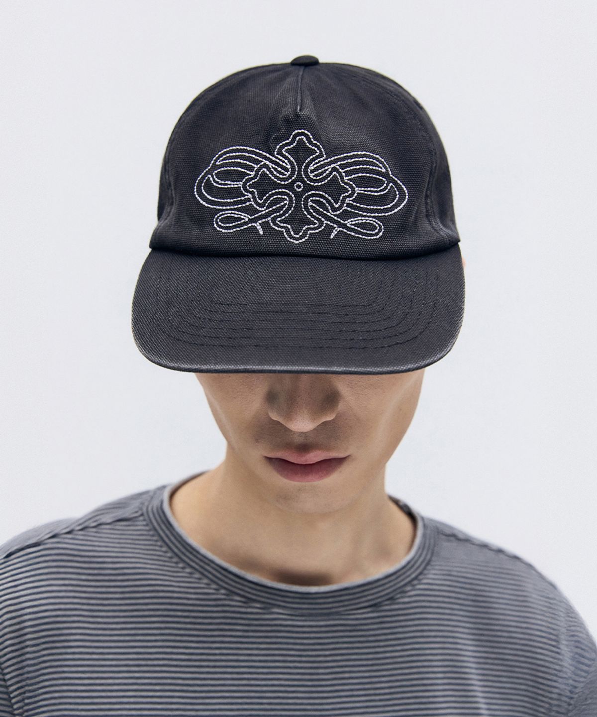 메종미네드(MAISON MINED) CELTIC CROSS WASHED TRUCKER CAP BLACK