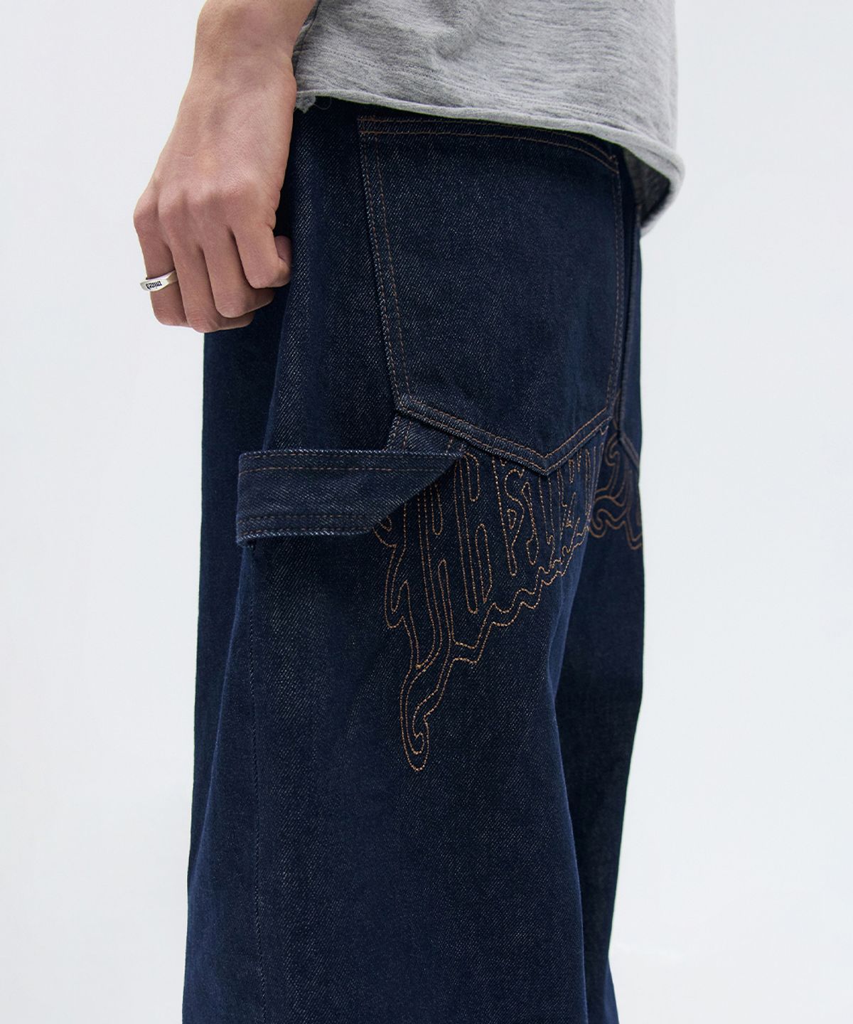 메종미네드(MAISON MINED) BACK-POINT DENIM PANTS INDIGO