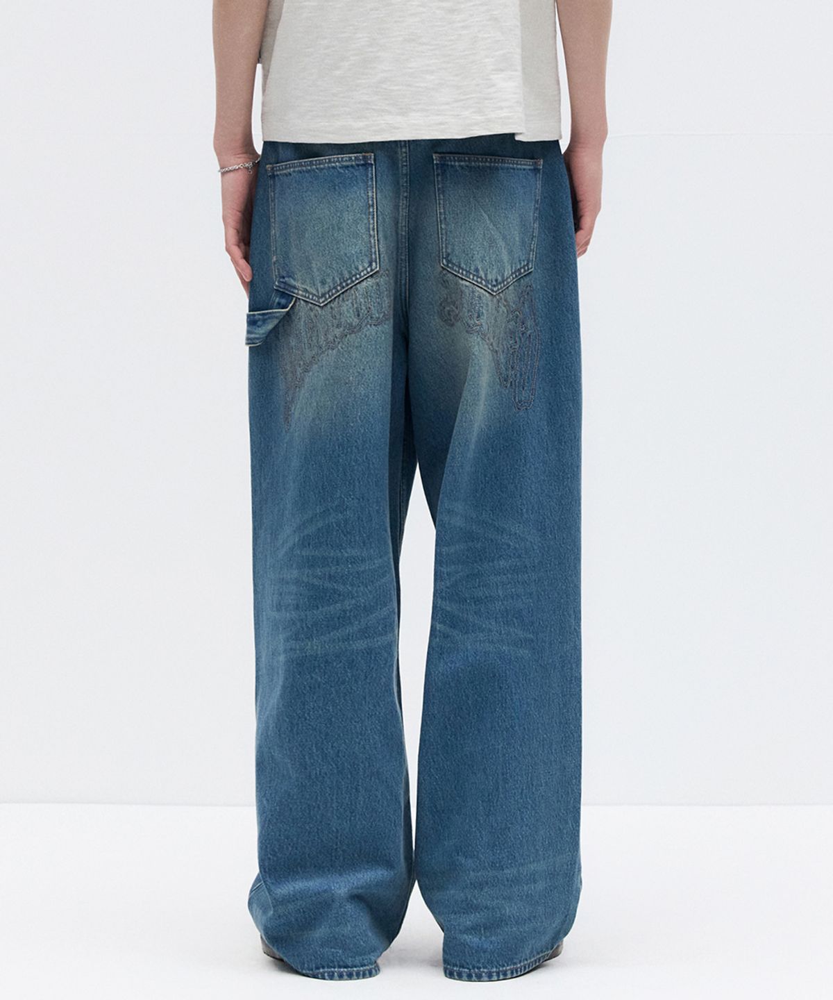 메종미네드(MAISON MINED) BACK-POINT DENIM PANTS MID BLUE