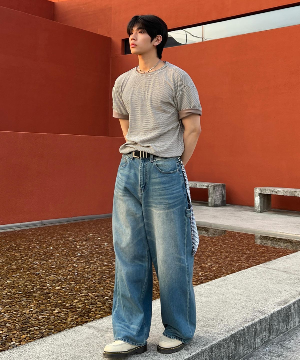 메종미네드(MAISON MINED) BACK-POINT DENIM PANTS MID BLUE
